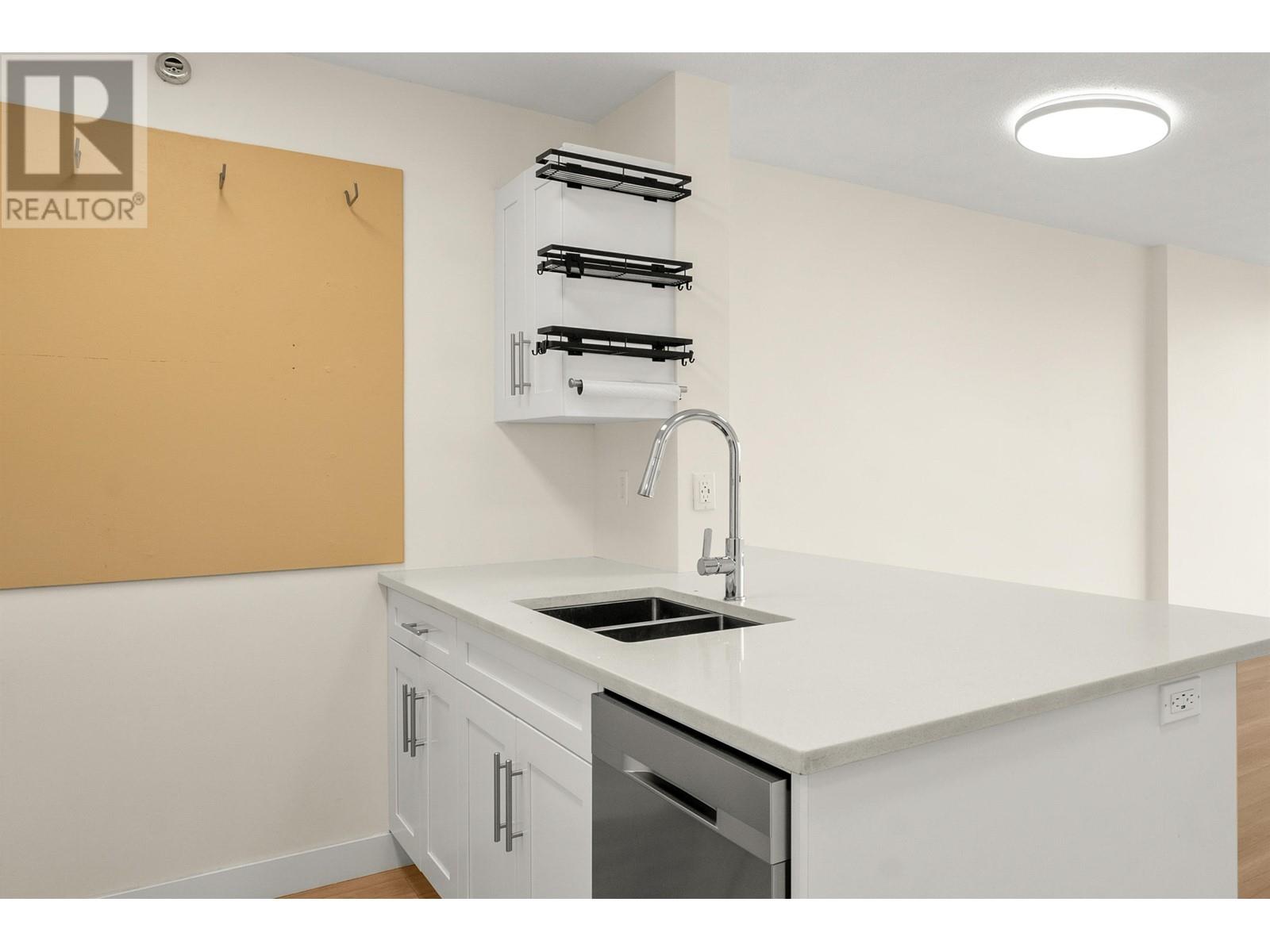 Listing Picture 8 of 33 : 1601 3438 VANNESS AVENUE, Vancouver / 溫哥華 - 魯藝地產 Yvonne Lu Group - MLS Medallion Club Member