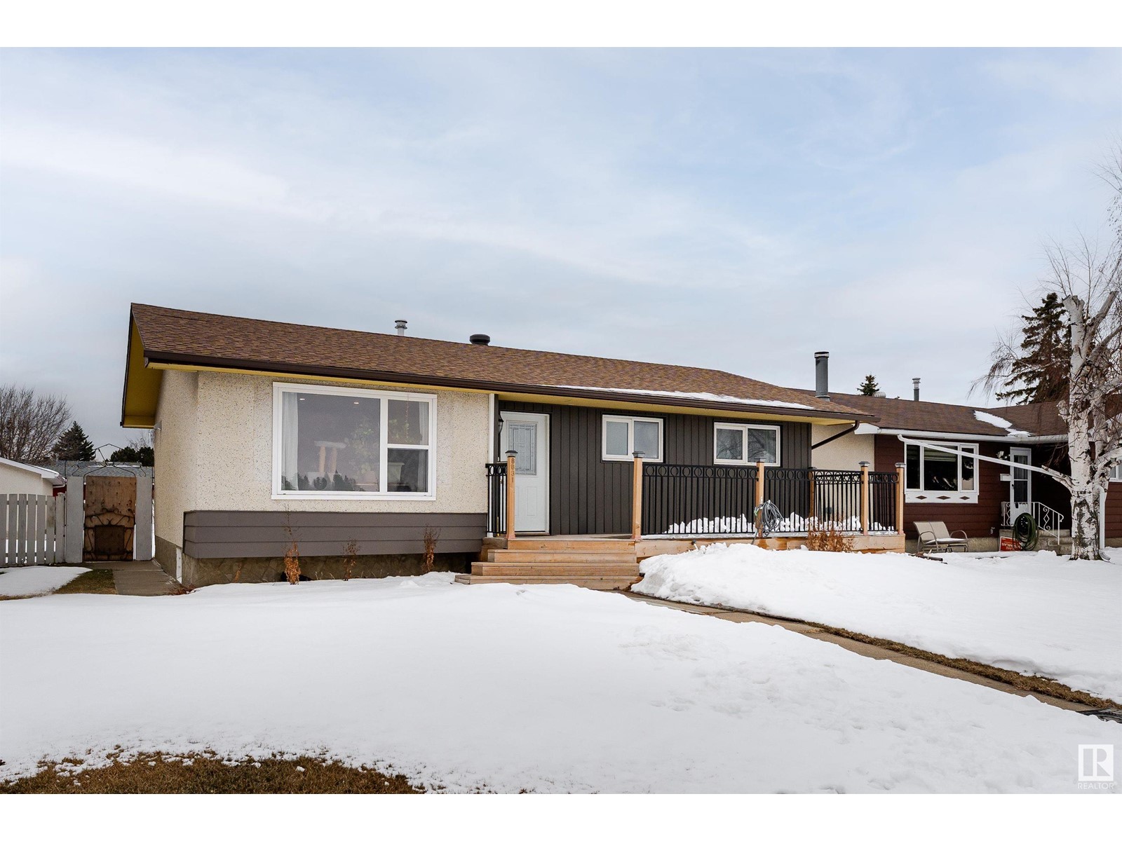 Property at 8831 140 AV NW image 3