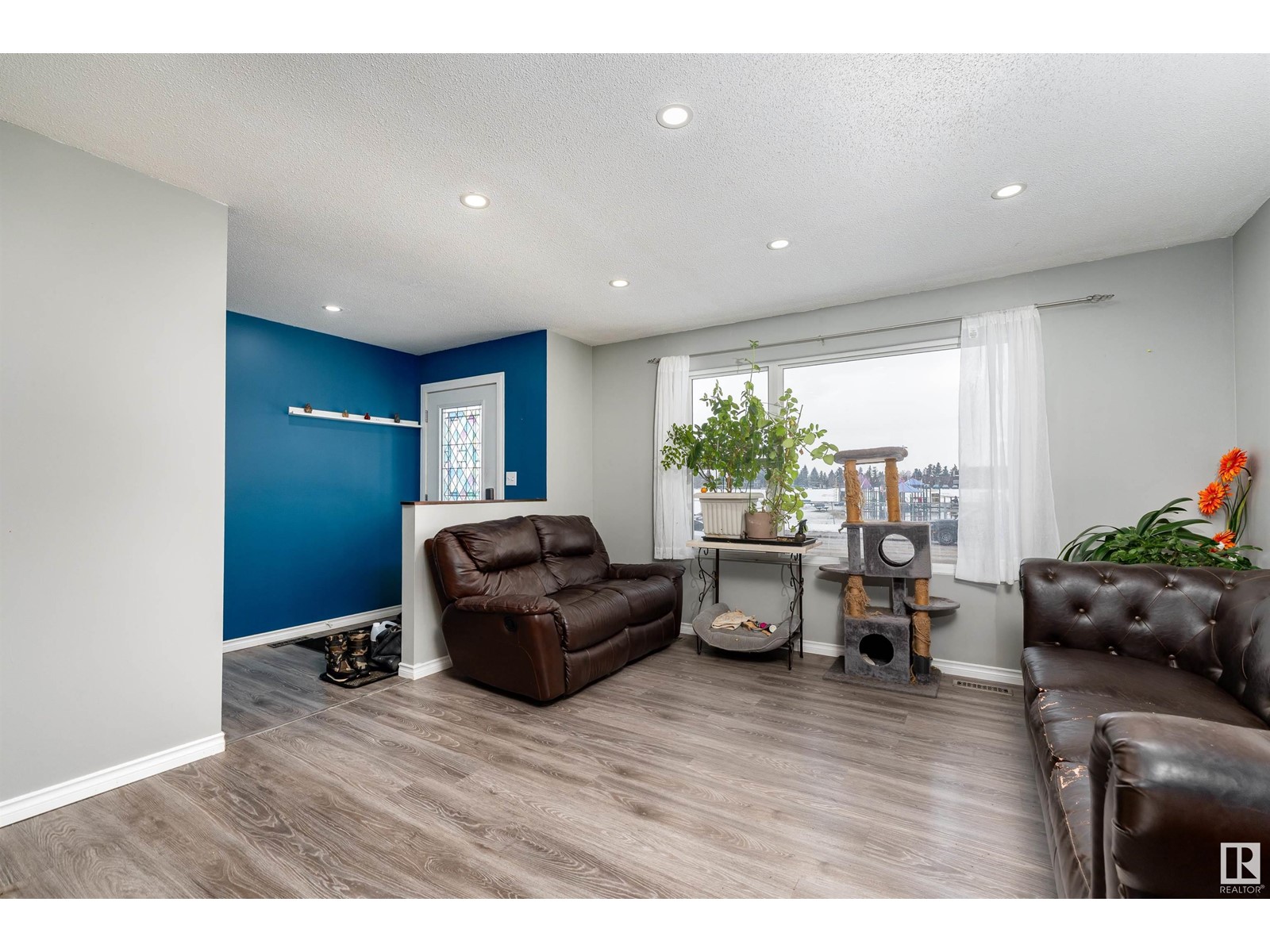 Property at 8831 140 AV NW image 5