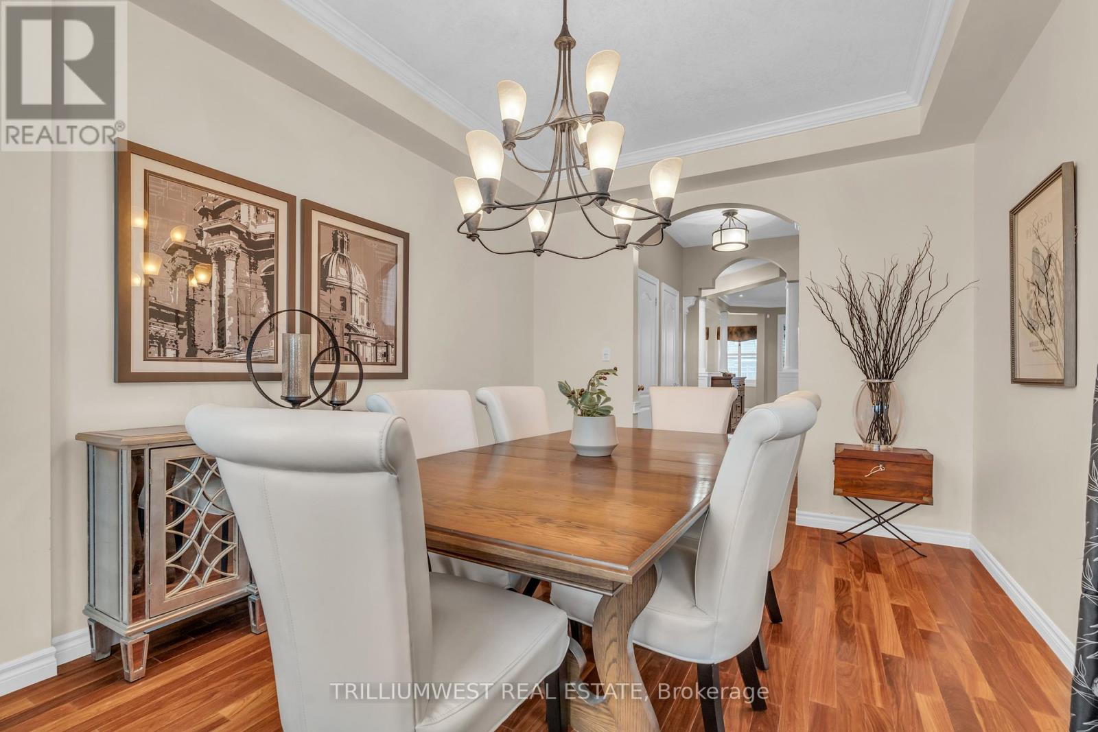 Property at 31 COOPERSHAWK STREET image 4