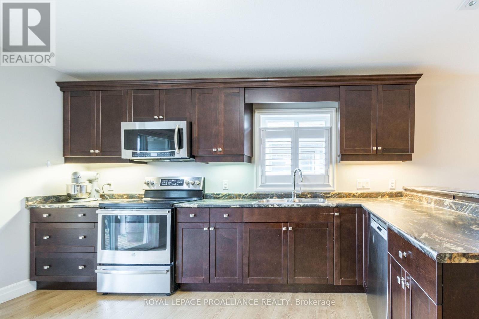 47 Tessa Boulevard, Belleville, Ontario  K8N 0B4 - Photo 11 - X12061391