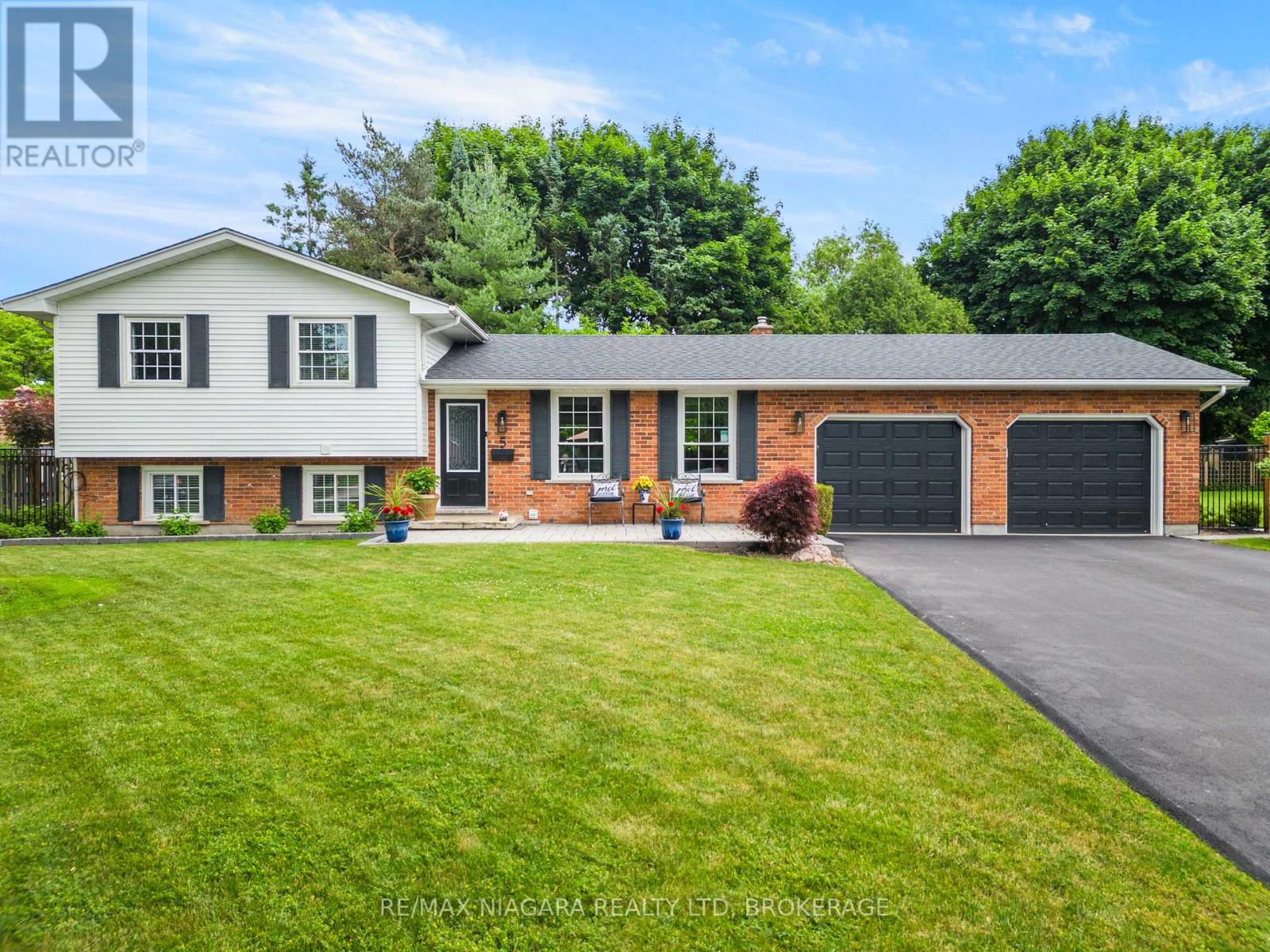 Property at 5 LOYALIST COURT image 1
