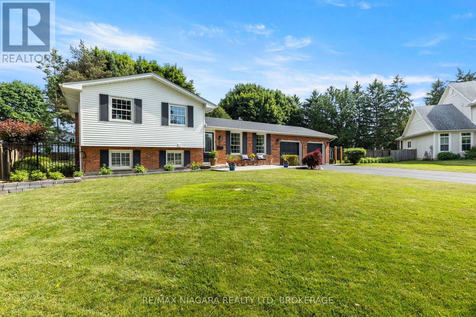 Property at 5 LOYALIST COURT image 2