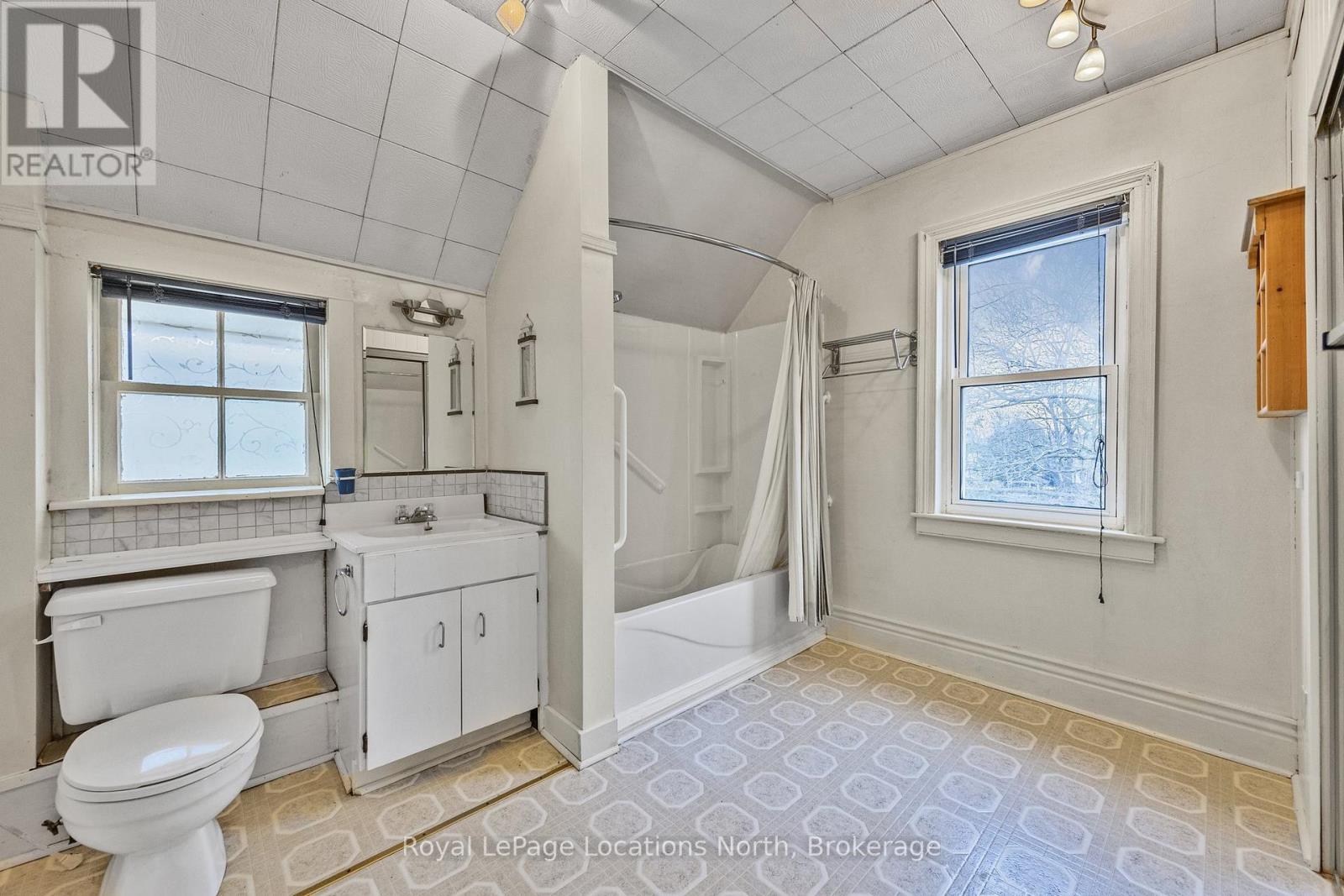 163 Henry Street, Meaford, Ontario  N4L 1E1 - Photo 23 - X12061389