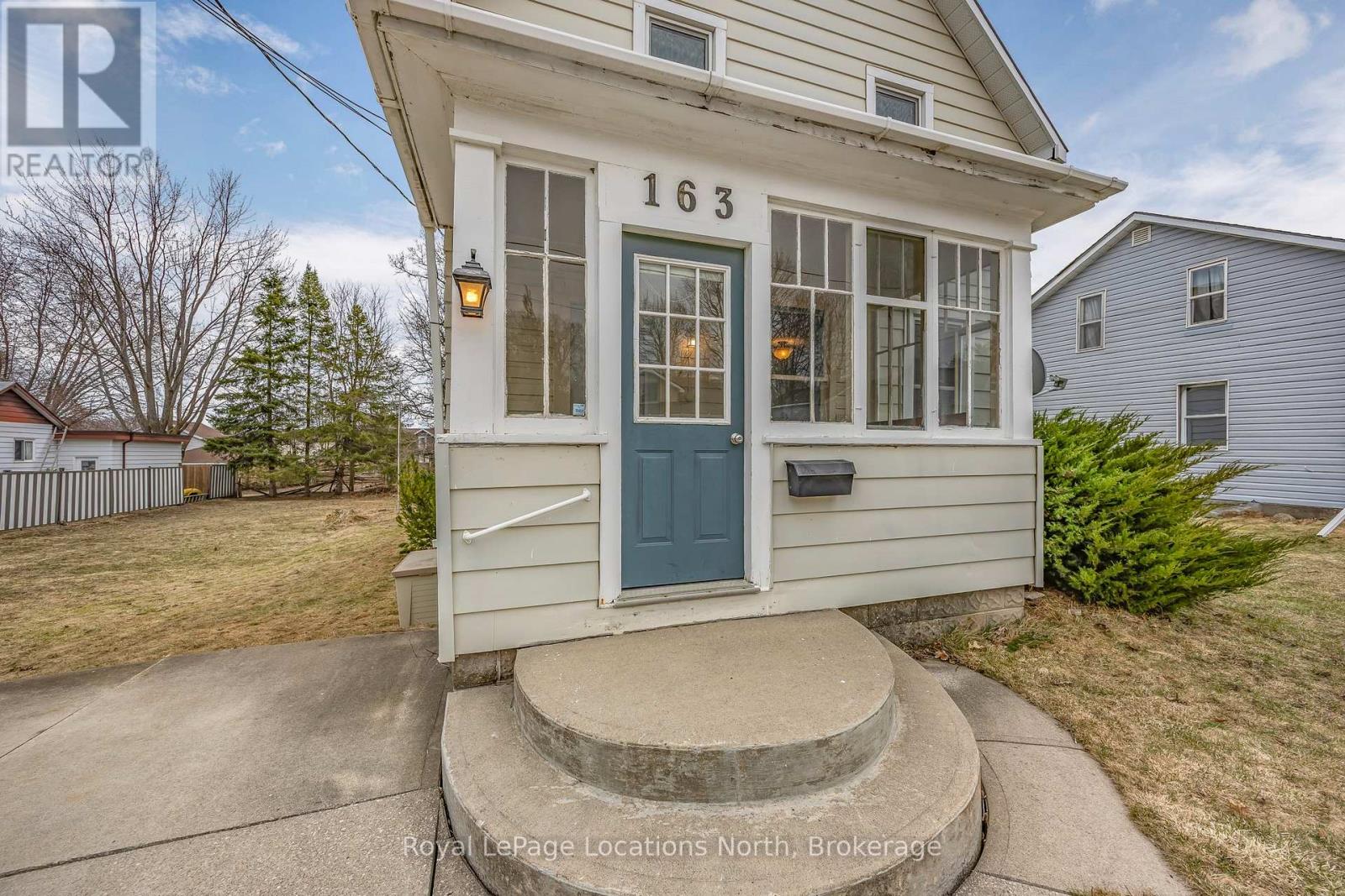 163 Henry Street, Meaford, Ontario  N4L 1E1 - Photo 3 - X12061389
