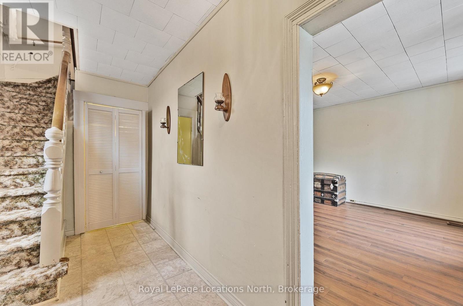 163 Henry Street, Meaford, Ontario  N4L 1E1 - Photo 4 - X12061389
