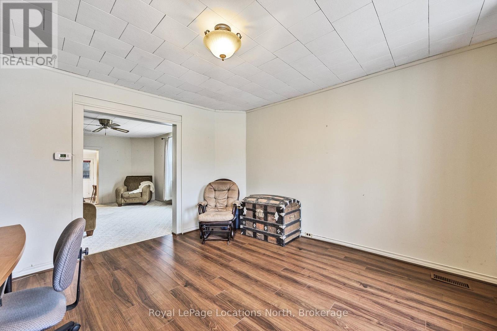 163 Henry Street, Meaford, Ontario  N4L 1E1 - Photo 5 - X12061389
