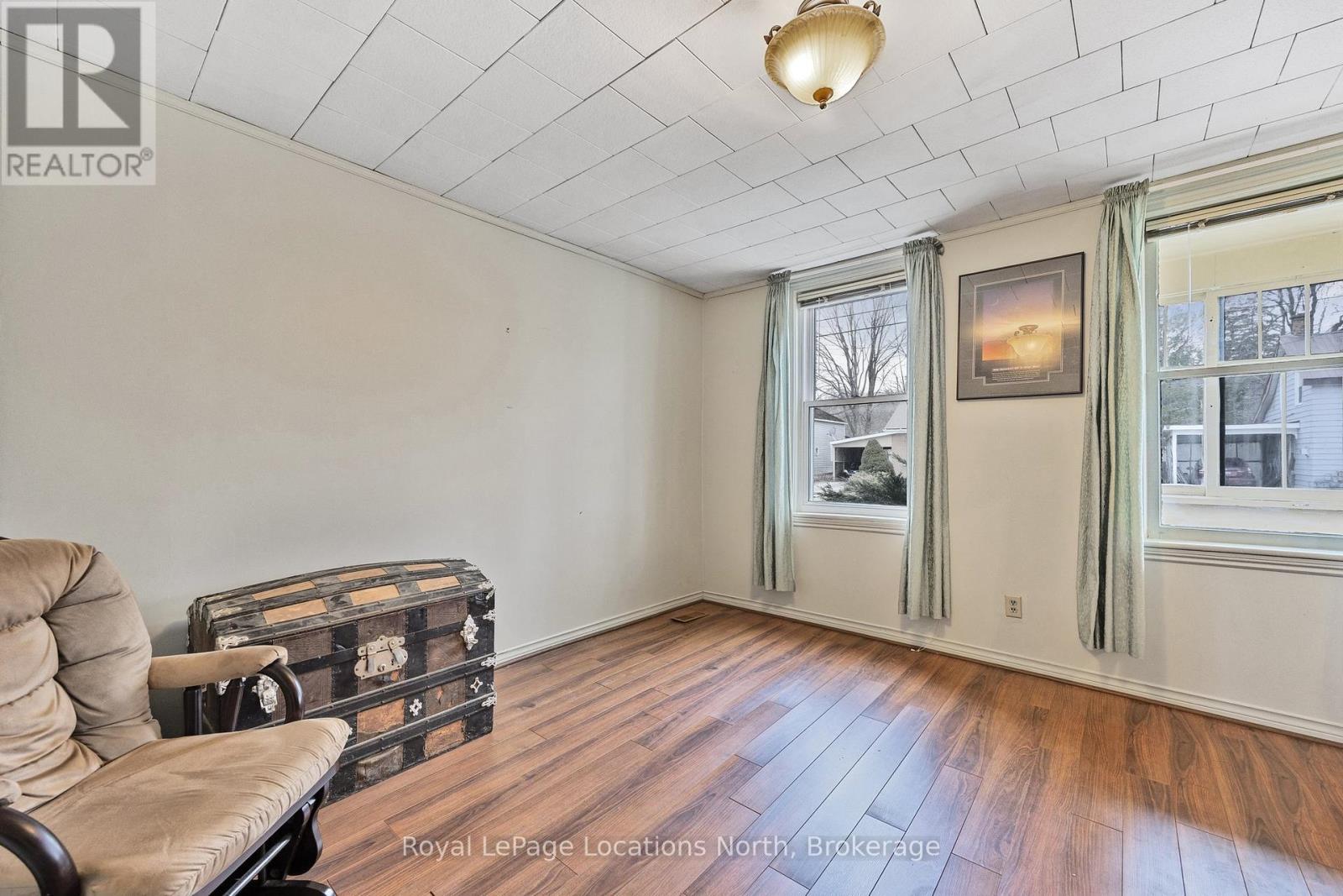 163 Henry Street, Meaford, Ontario  N4L 1E1 - Photo 6 - X12061389