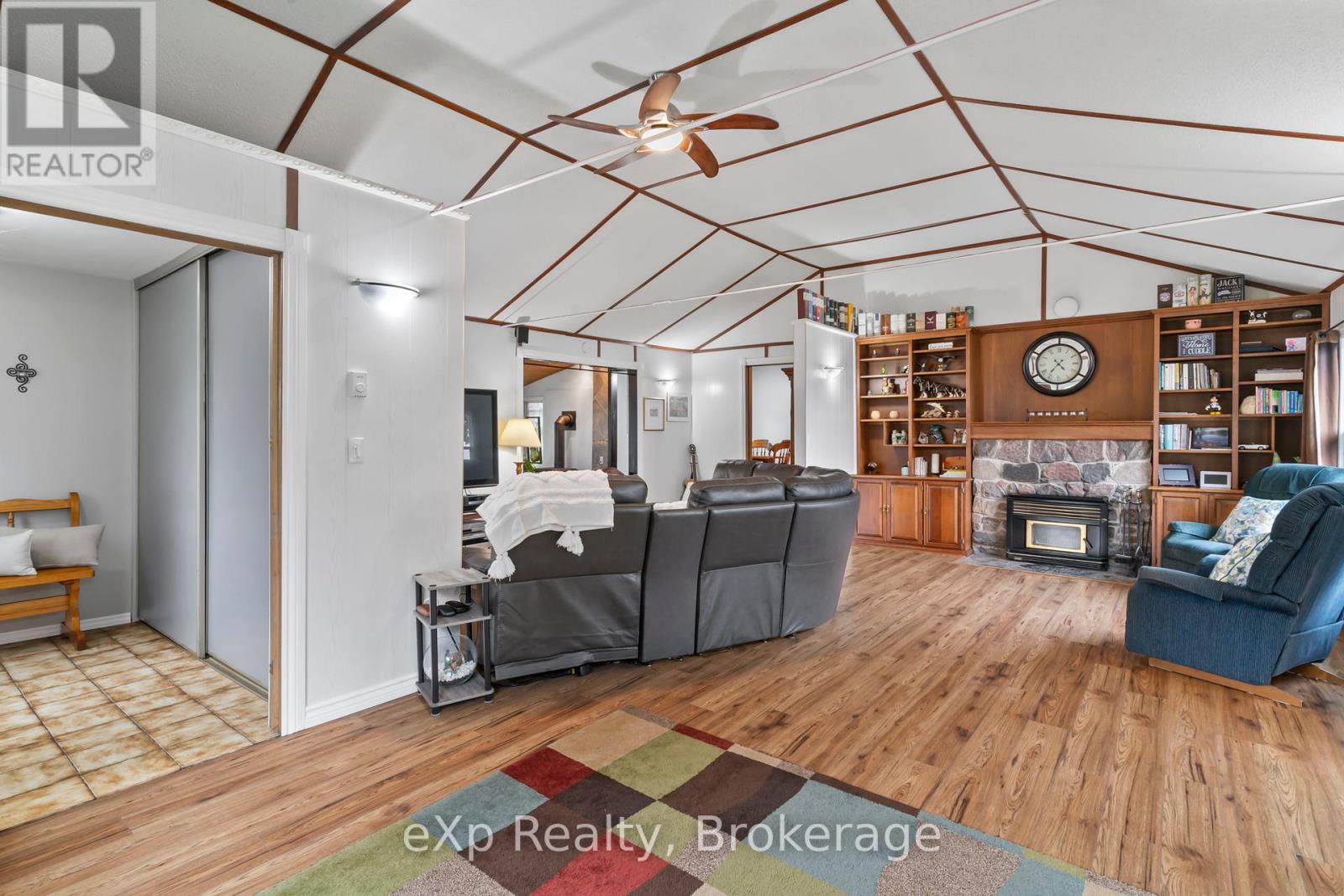 47 Water Street, Northern Bruce Peninsula, Ontario  N0H 2T0 - Photo 12 - X12061392