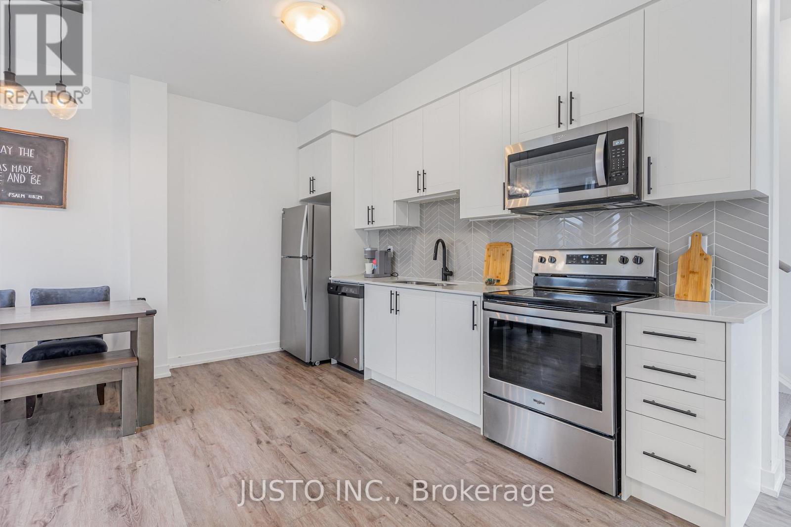 Property at 1 LOCHLIN STREET S image 5