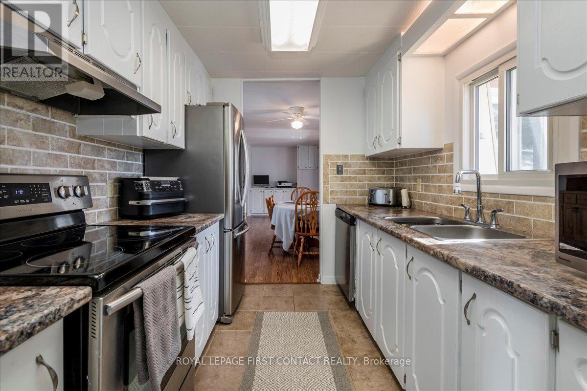25 Hawthorne Drive, Innisfil, Ontario  L9S 1P1 - Photo 13 - N12061431