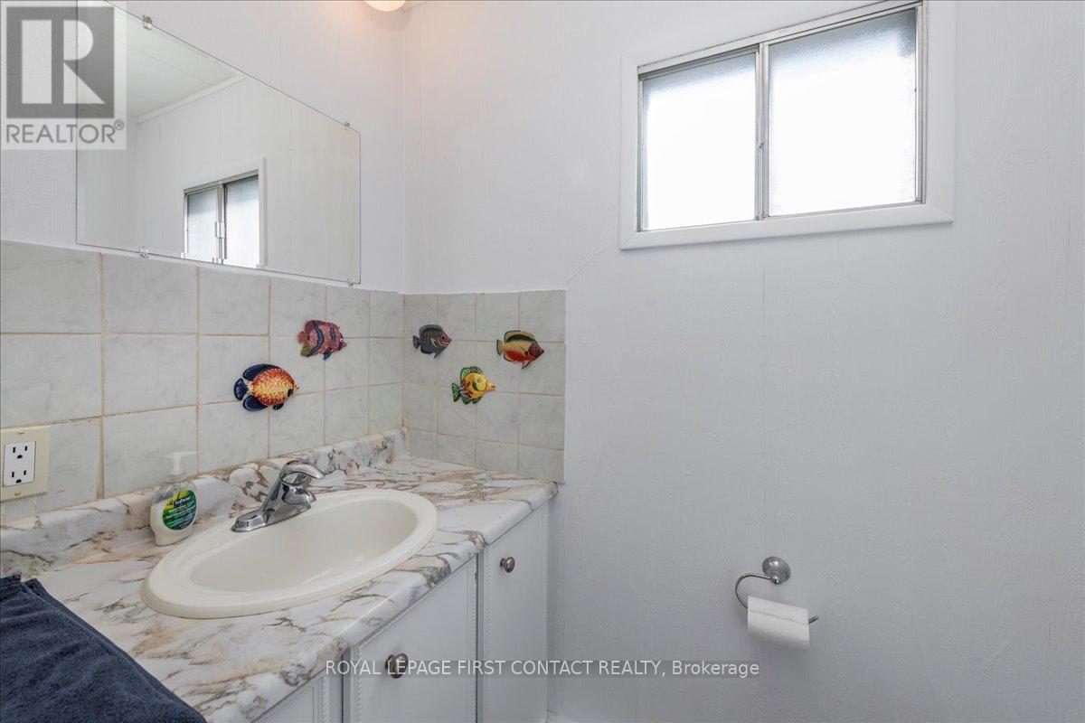 25 Hawthorne Drive, Innisfil, Ontario  L9S 1P1 - Photo 19 - N12061431
