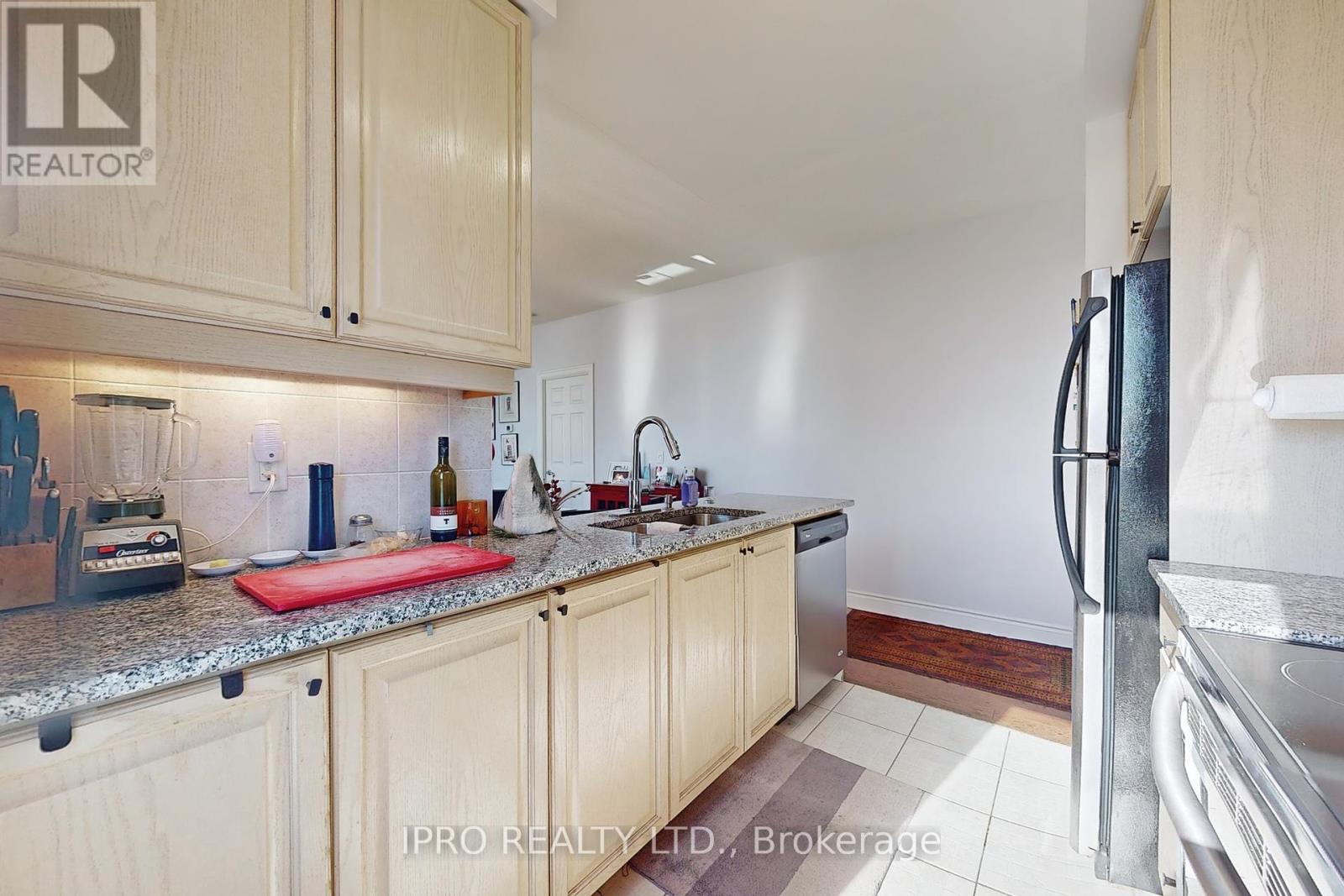 1804 - 70 High Park Avenue, Toronto, Ontario  M6P 1A1 - Photo 15 - W12053755
