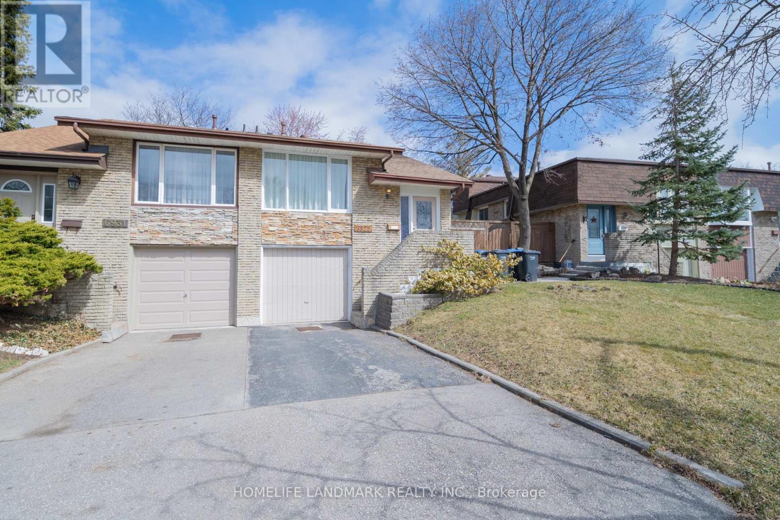 6929 Bilbao Lane, Mississauga, Ontario  L5N 1R2 - Photo 5 - W12061137