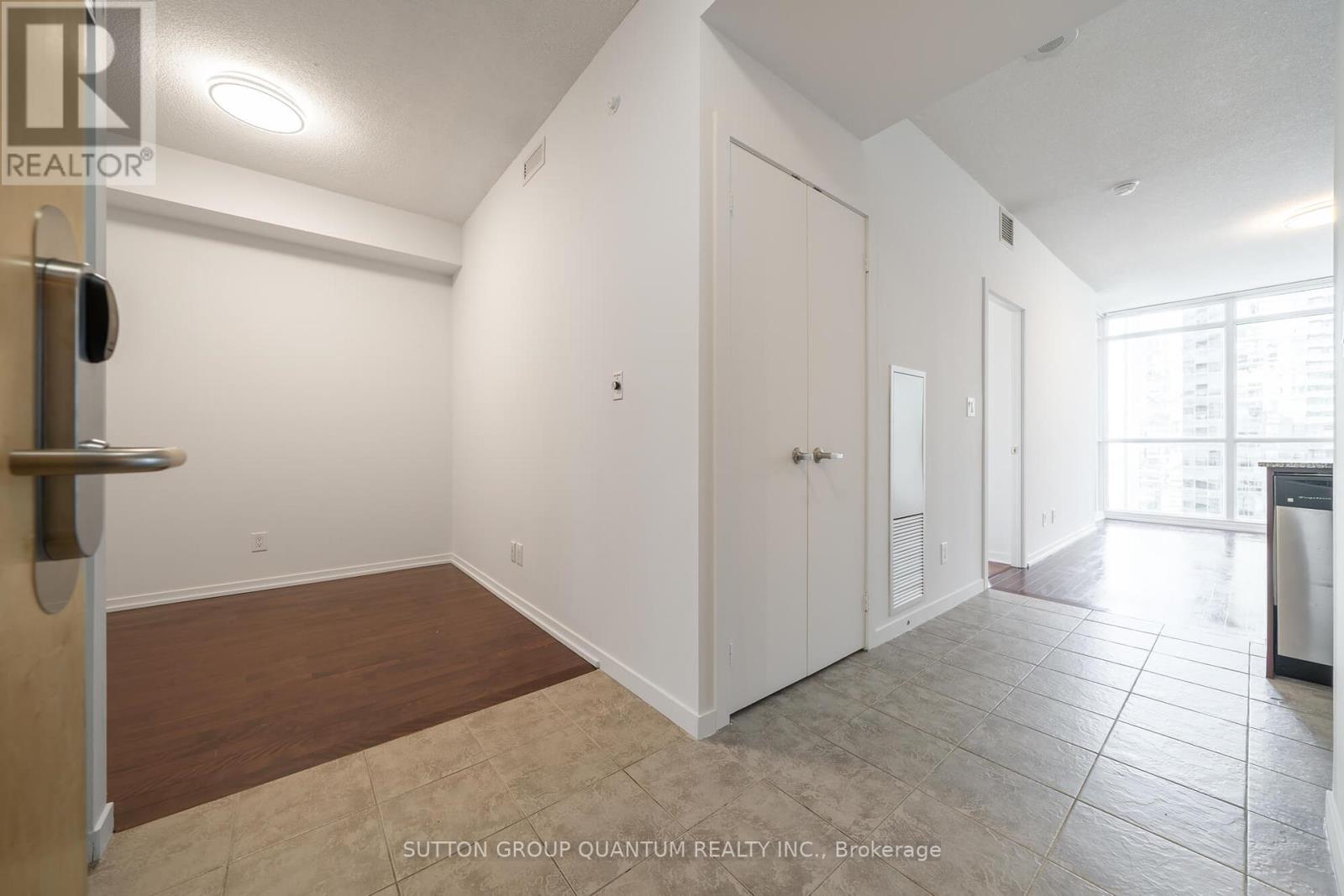 2601 - 65 Bremner Boulevard, Toronto (Waterfront Communities), Ontario  M5J 0A7 - Photo 2 - C12061447