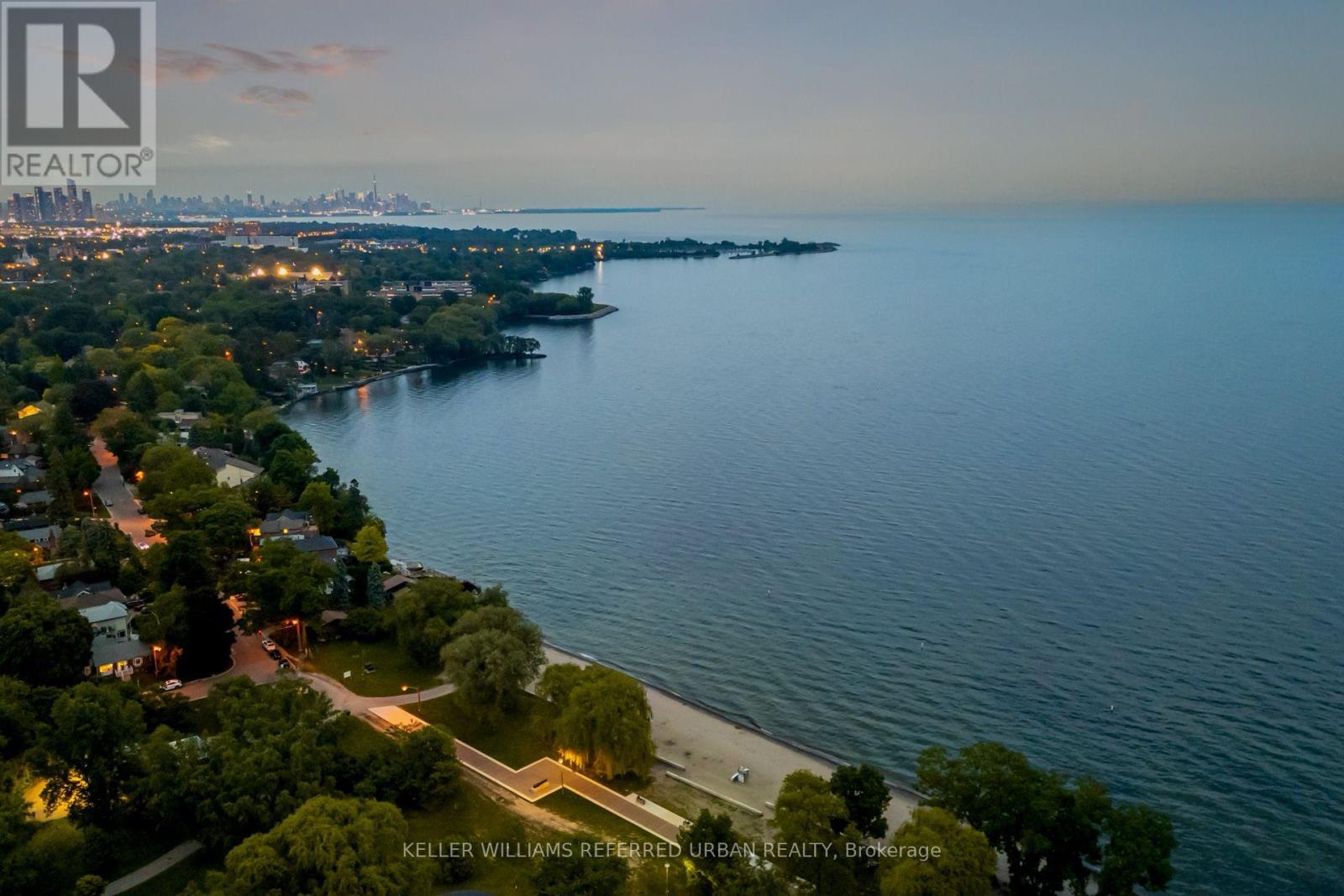399 Lake Promenade, Toronto, Ontario  M8W 1C3 - Photo 12 - W12061495