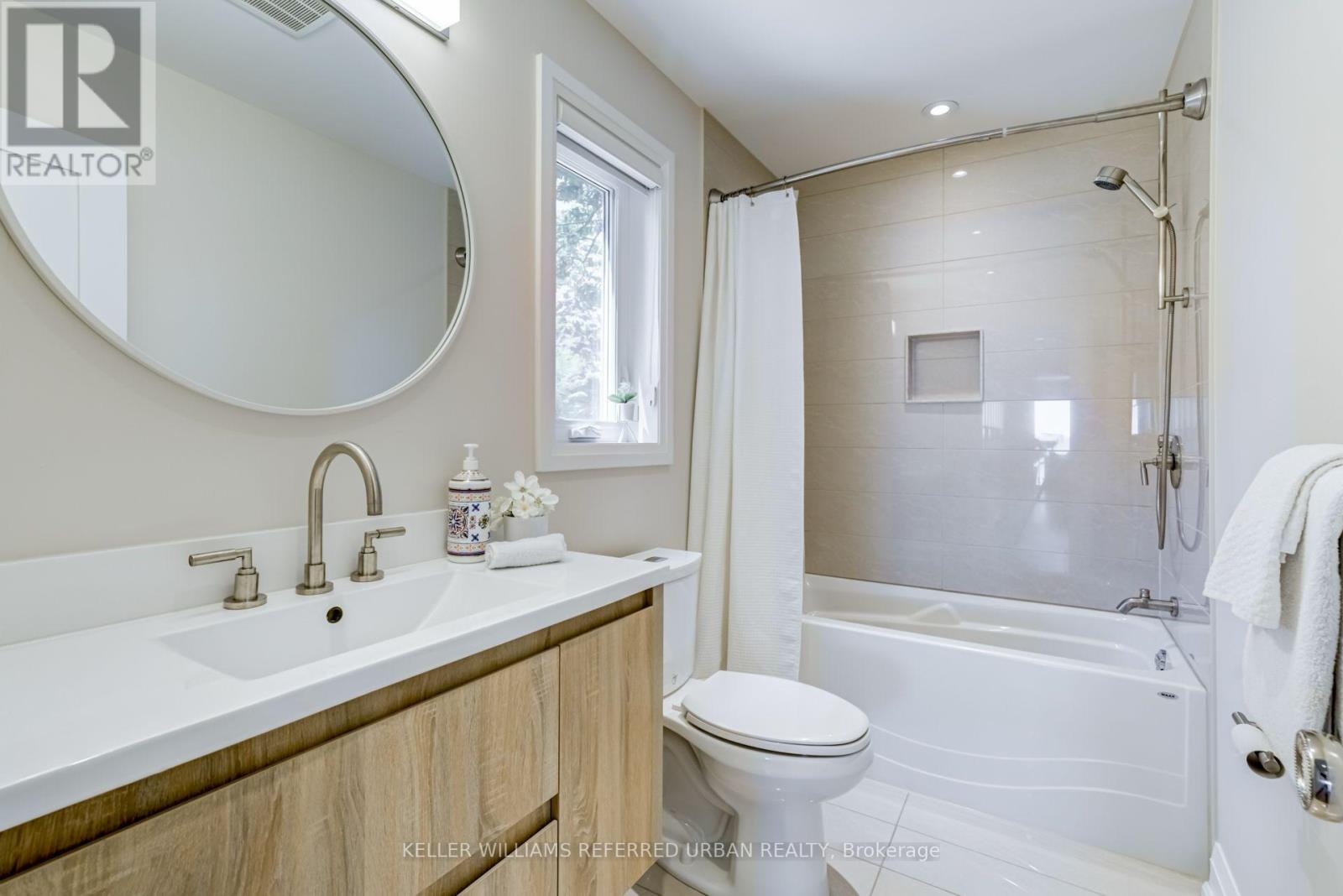 399 Lake Promenade, Toronto, Ontario  M8W 1C3 - Photo 22 - W12061495