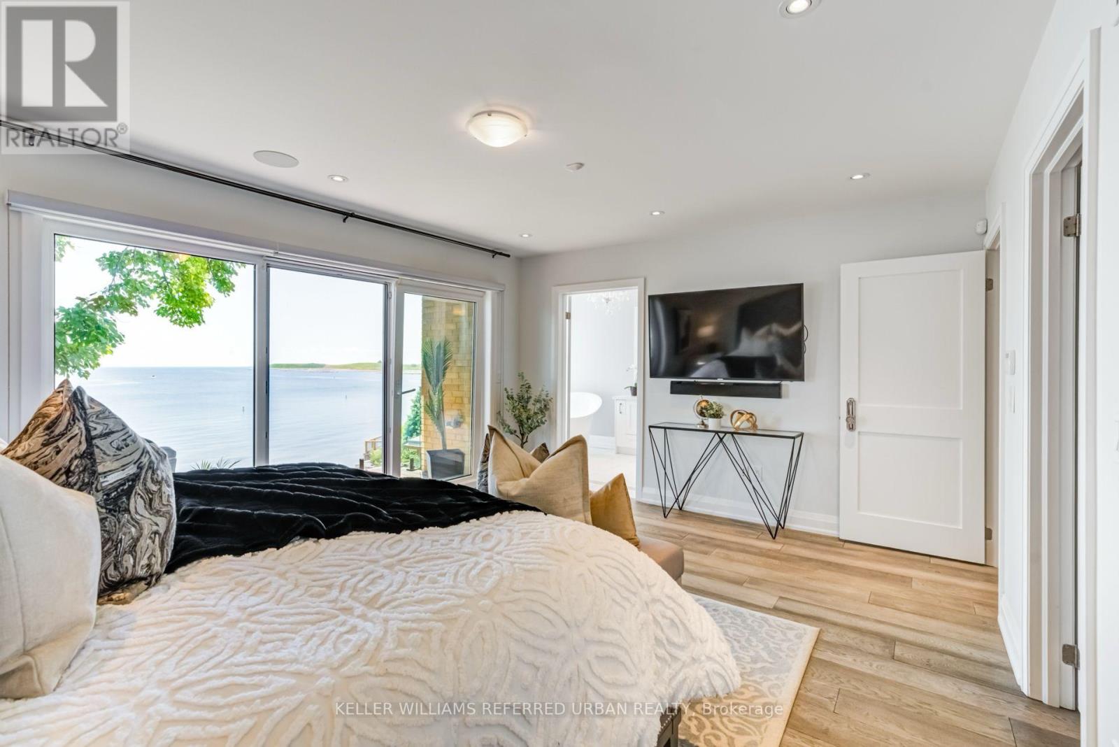 399 Lake Promenade, Toronto, Ontario  M8W 1C3 - Photo 31 - W12061495