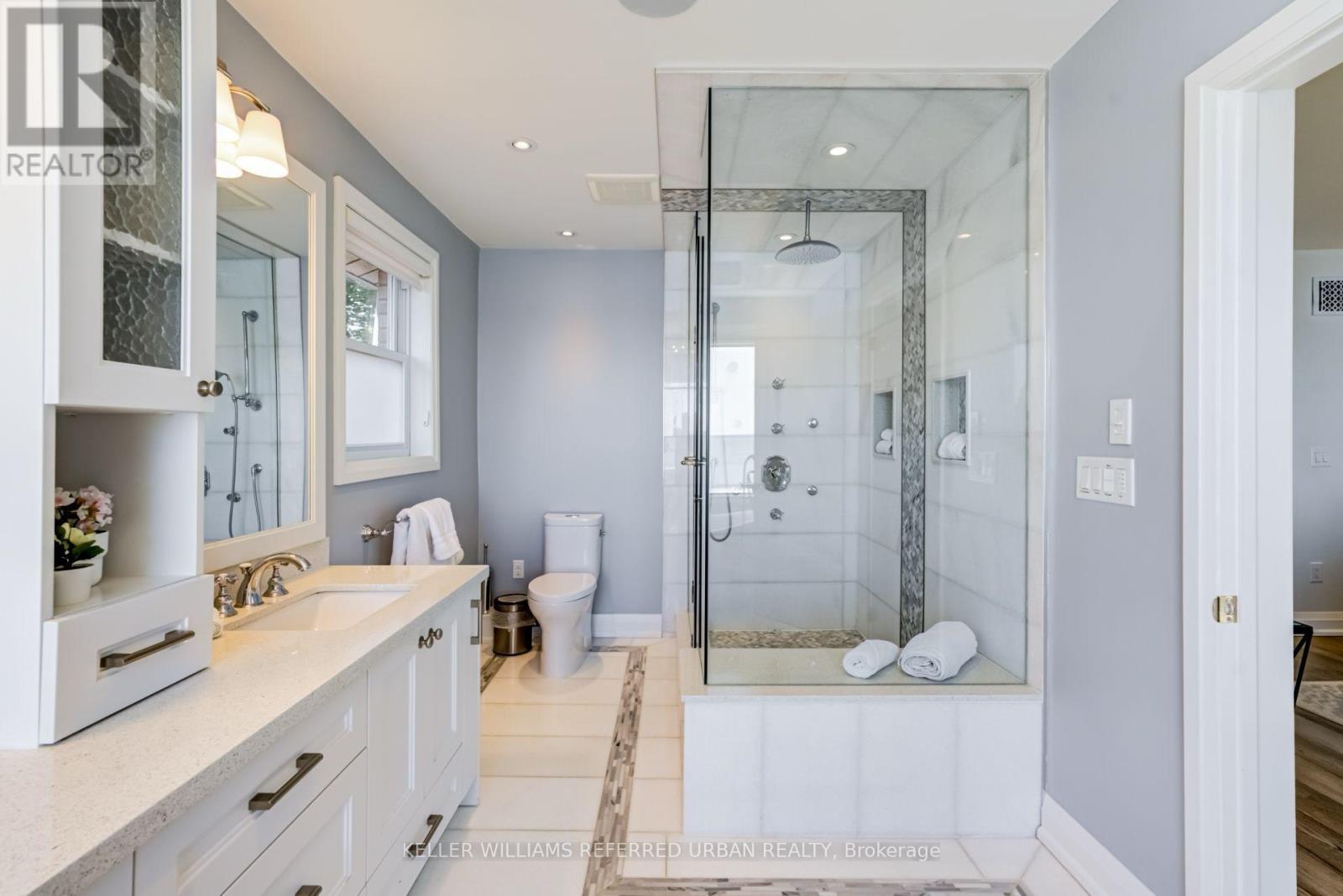 399 Lake Promenade, Toronto, Ontario  M8W 1C3 - Photo 34 - W12061495