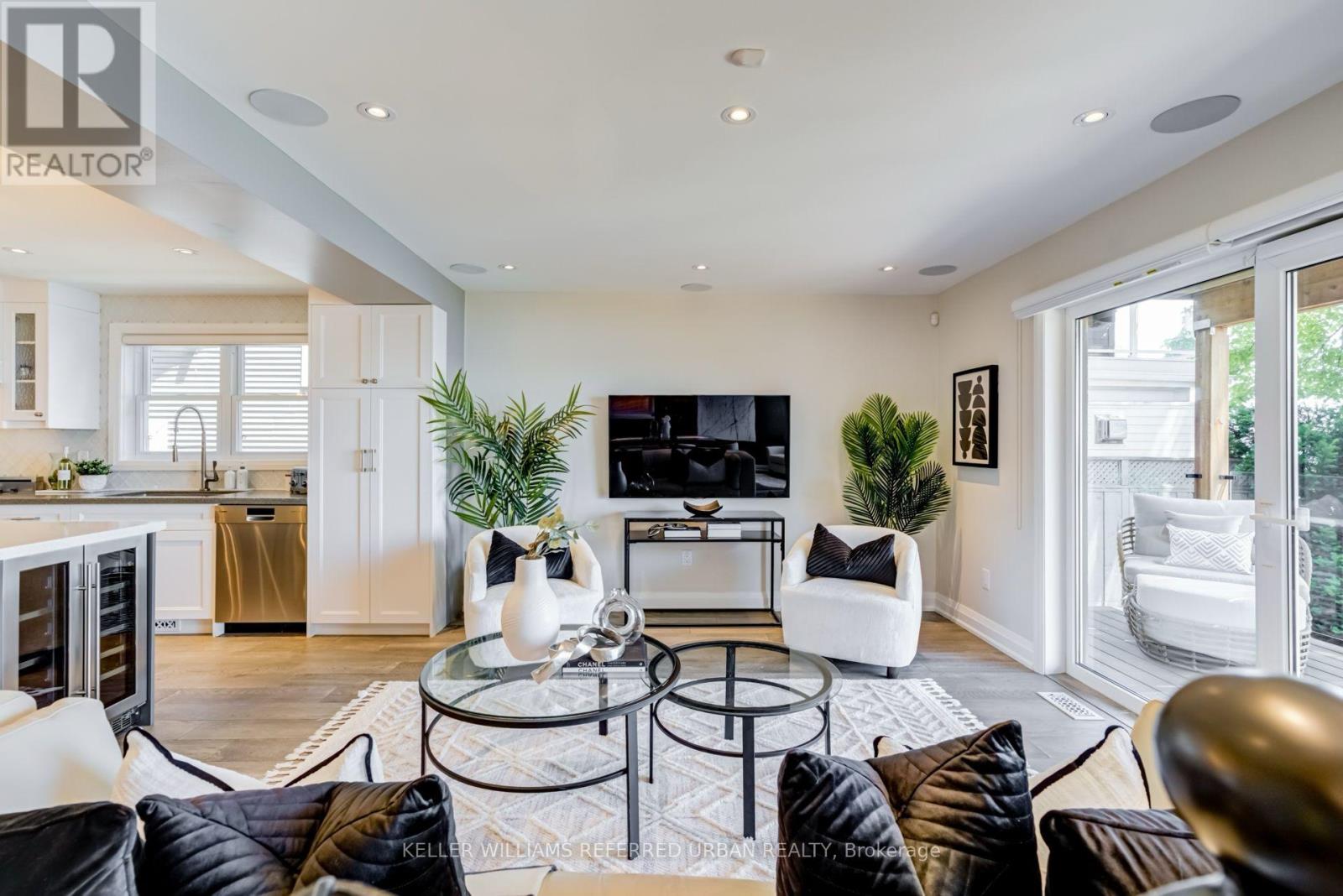 399 Lake Promenade, Toronto, Ontario  M8W 1C3 - Photo 6 - W12061495