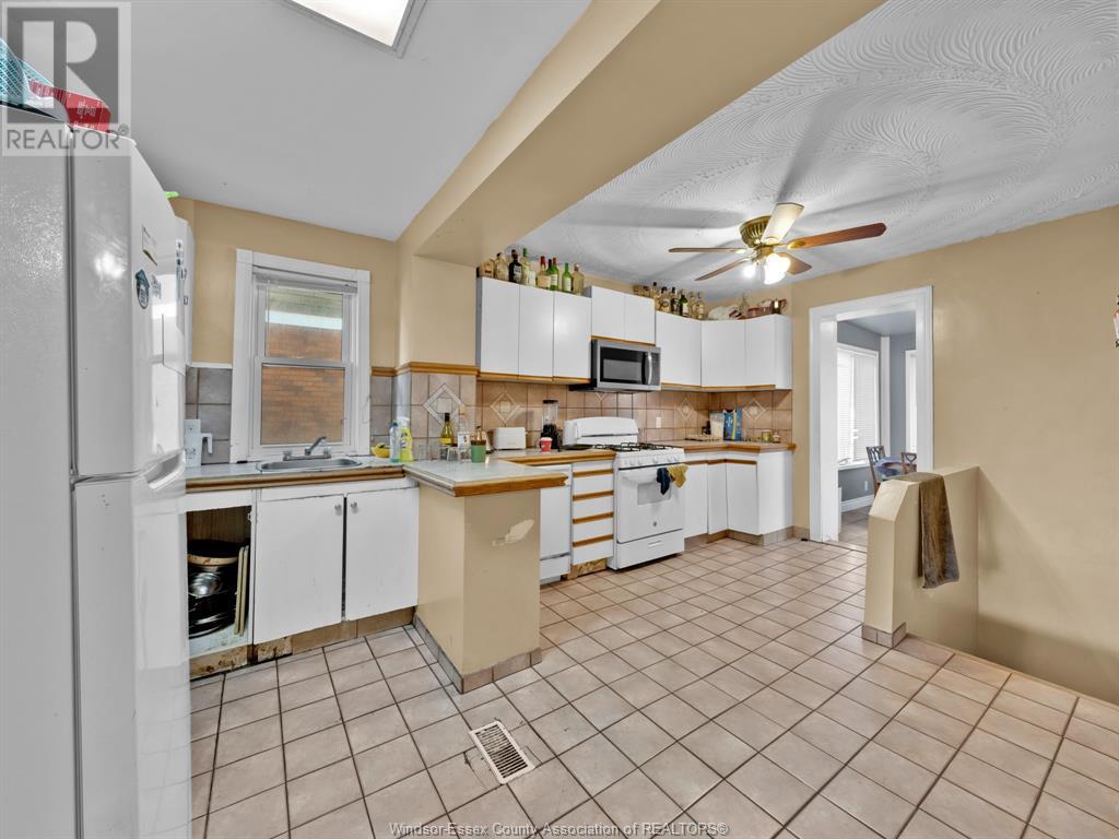 Property at 653 JOSEPHINE AVENUE image 5