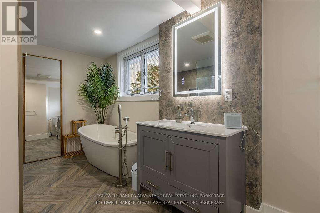 110 Garner Avenue, Welland, Ontario  L3B 2X9 - Photo 13 - X12061536