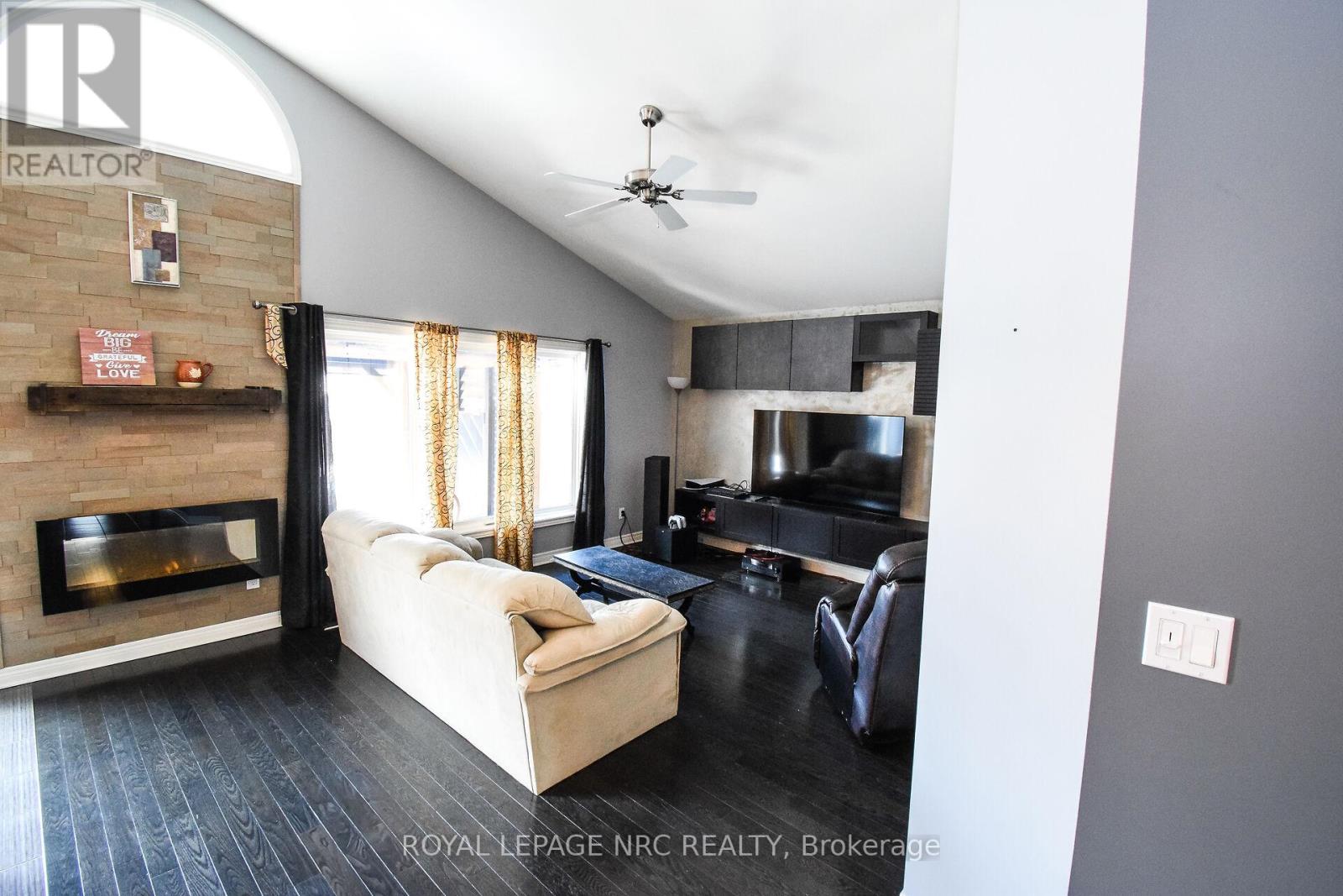 Property at 210 CLASSIC AVENUE image 3