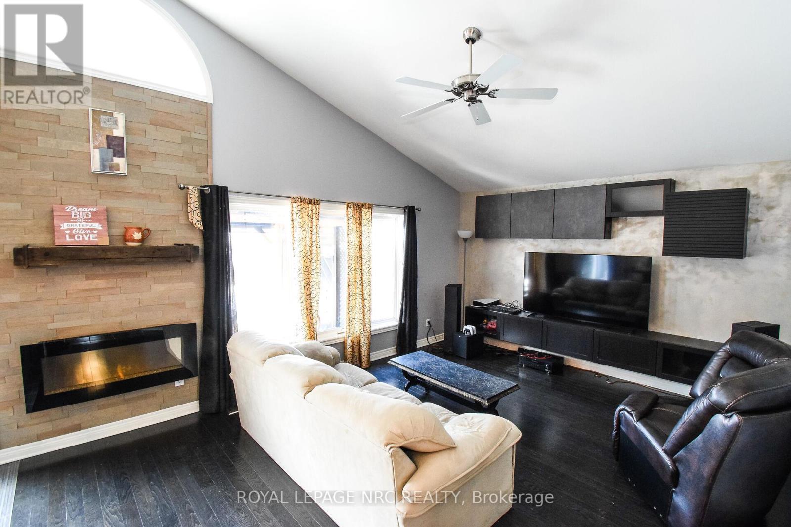 Property at 210 CLASSIC AVENUE image 4