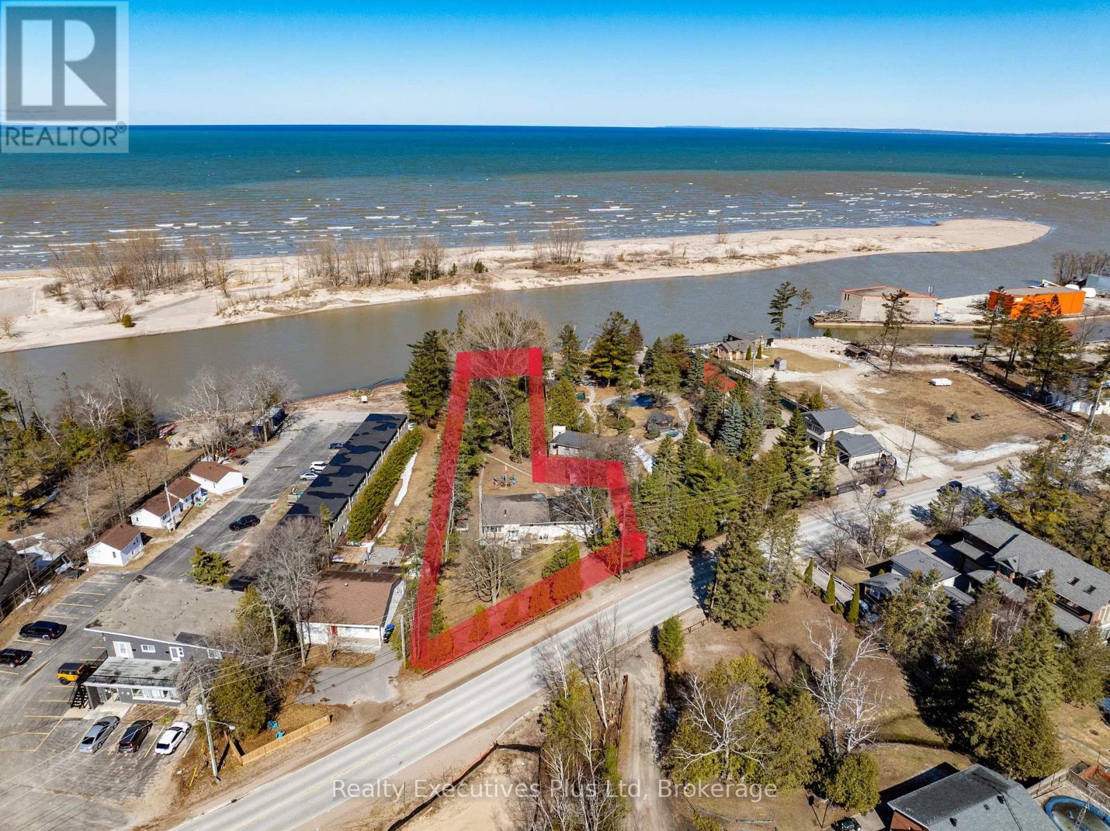300 River Road E, Wasaga Beach, Ontario  L9Z 2L7 - Photo 11 - S12061544