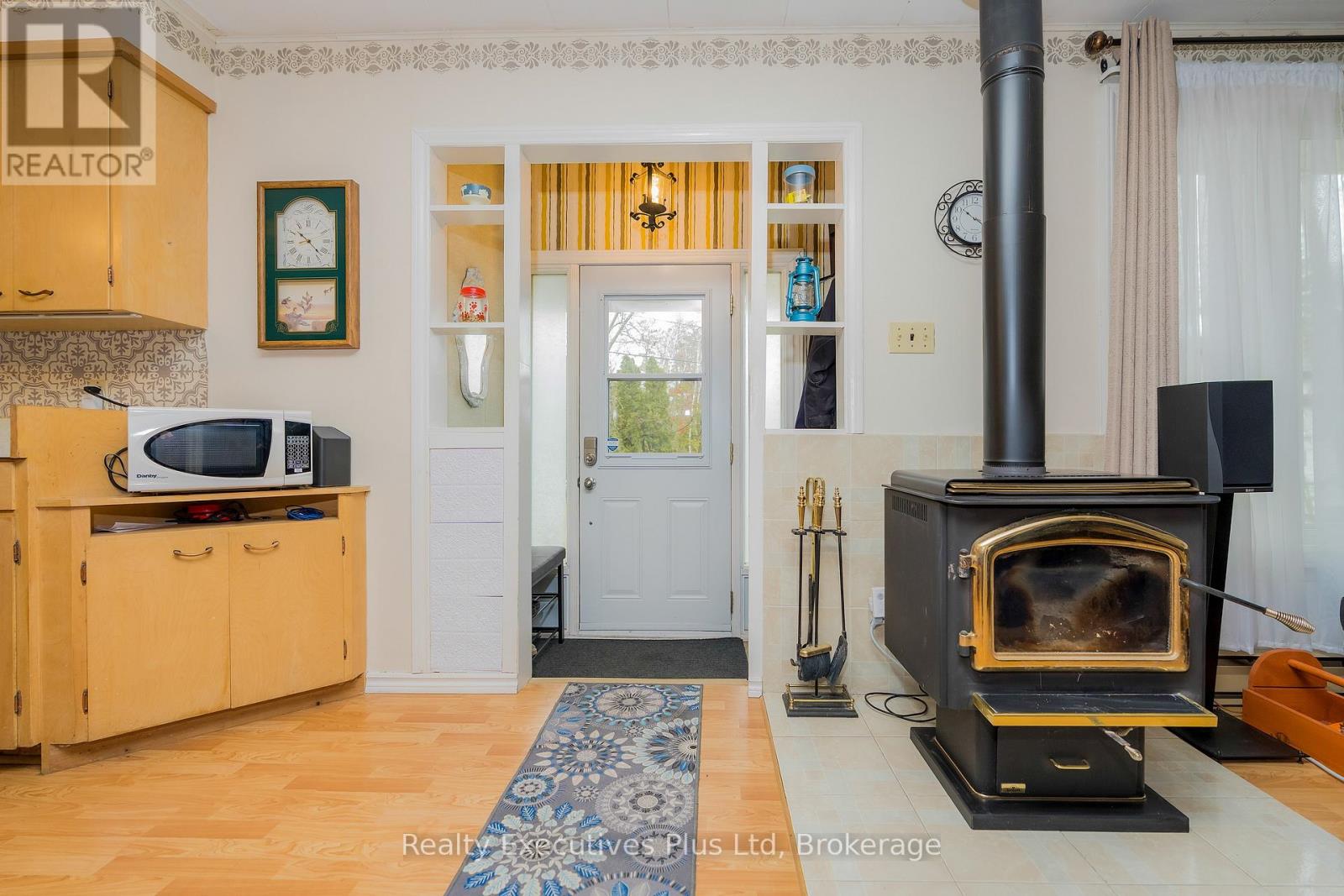 300 River Road E, Wasaga Beach, Ontario  L9Z 2L7 - Photo 12 - S12061544