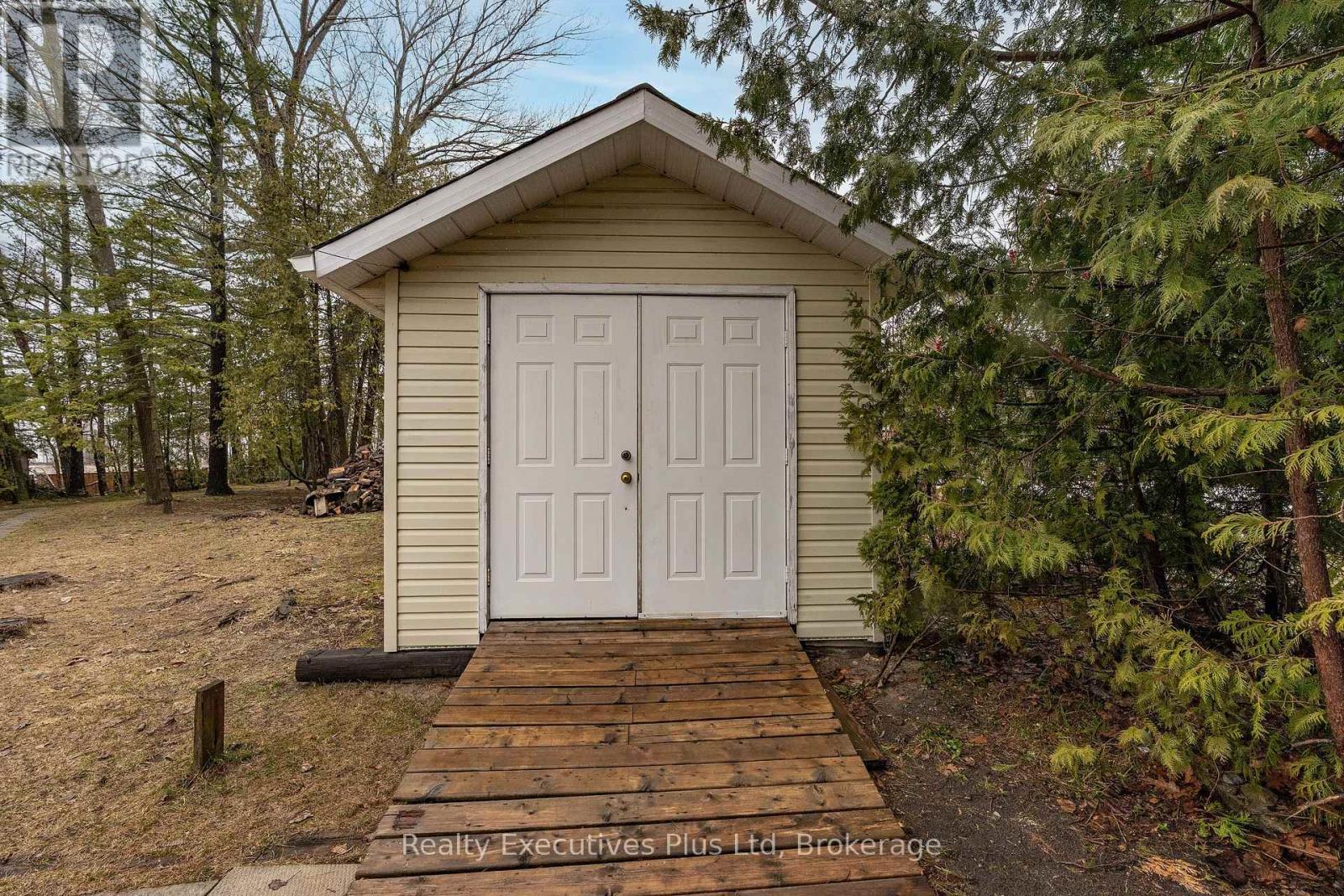 300 River Road E, Wasaga Beach, Ontario  L9Z 2L7 - Photo 15 - S12061544