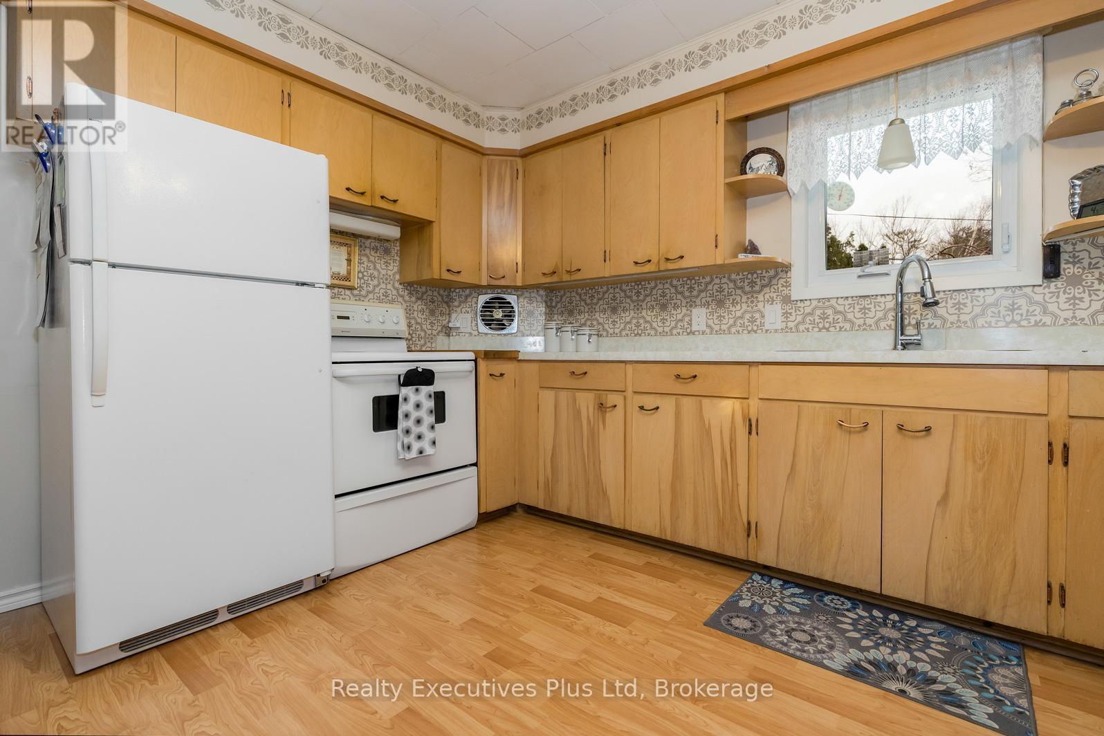 300 River Road E, Wasaga Beach, Ontario  L9Z 2L7 - Photo 18 - S12061544