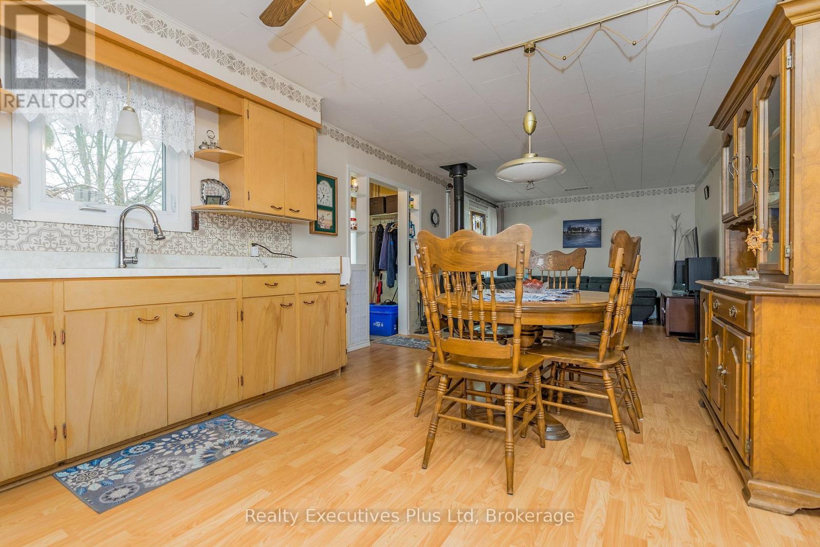 300 River Road E, Wasaga Beach, Ontario  L9Z 2L7 - Photo 19 - S12061544
