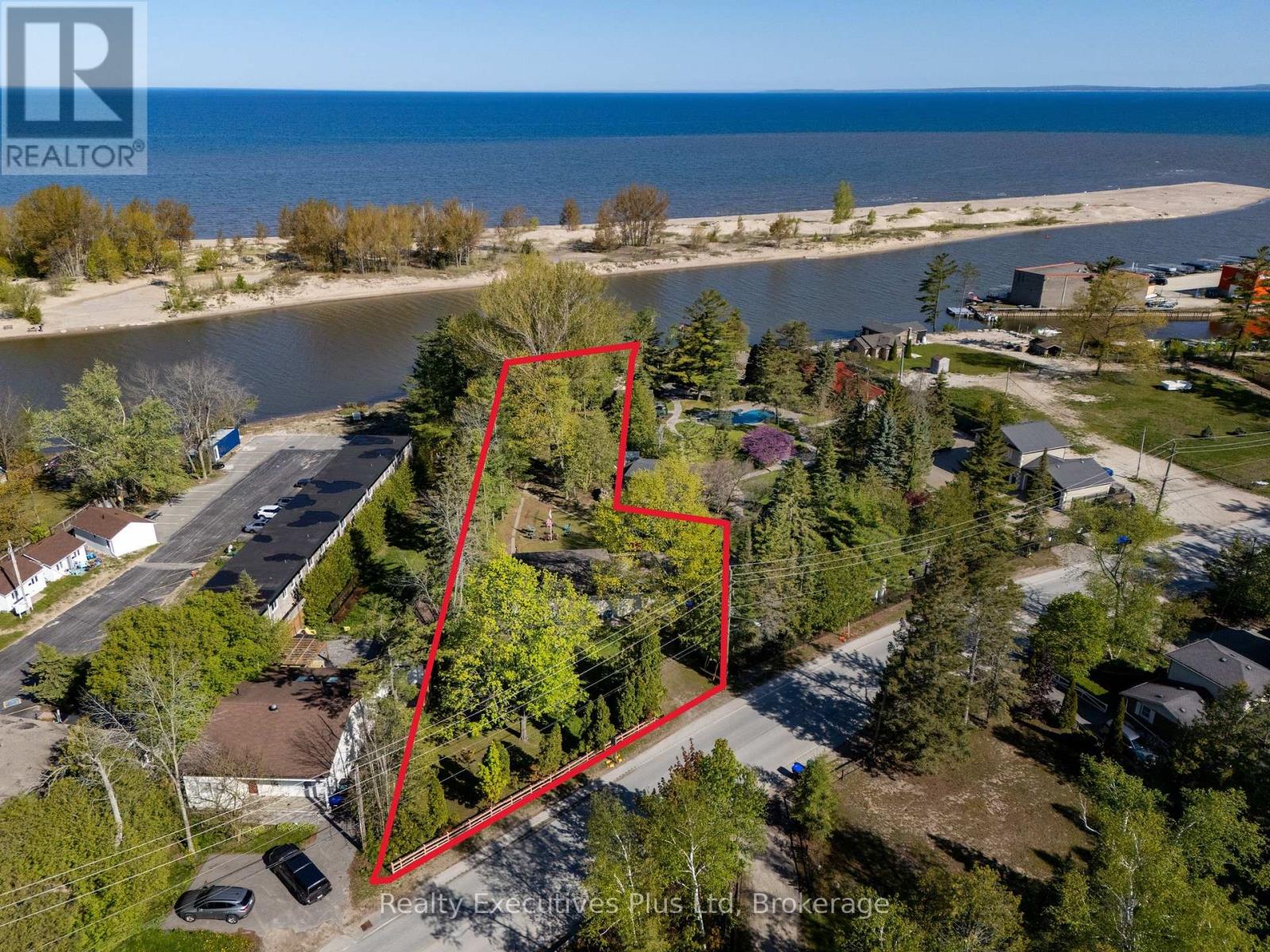 300 River Road E, Wasaga Beach, Ontario  L9Z 2L7 - Photo 9 - S12061544
