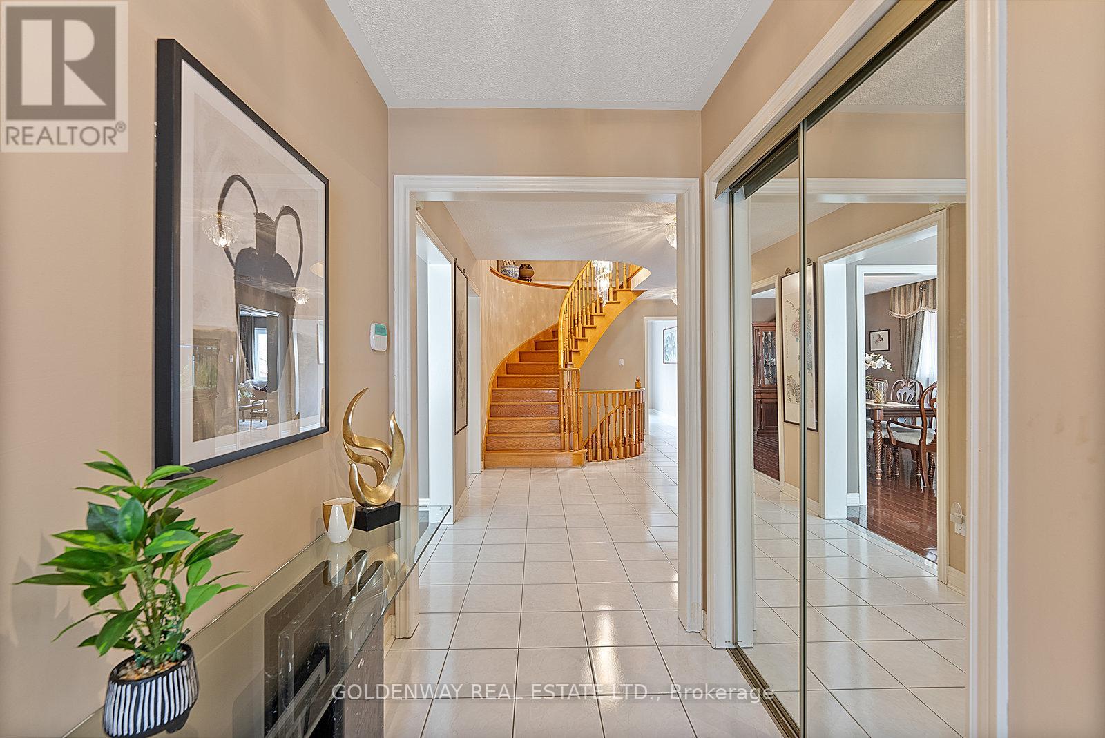 Property at 6 LOYAL BLUE CRESCENT image 4
