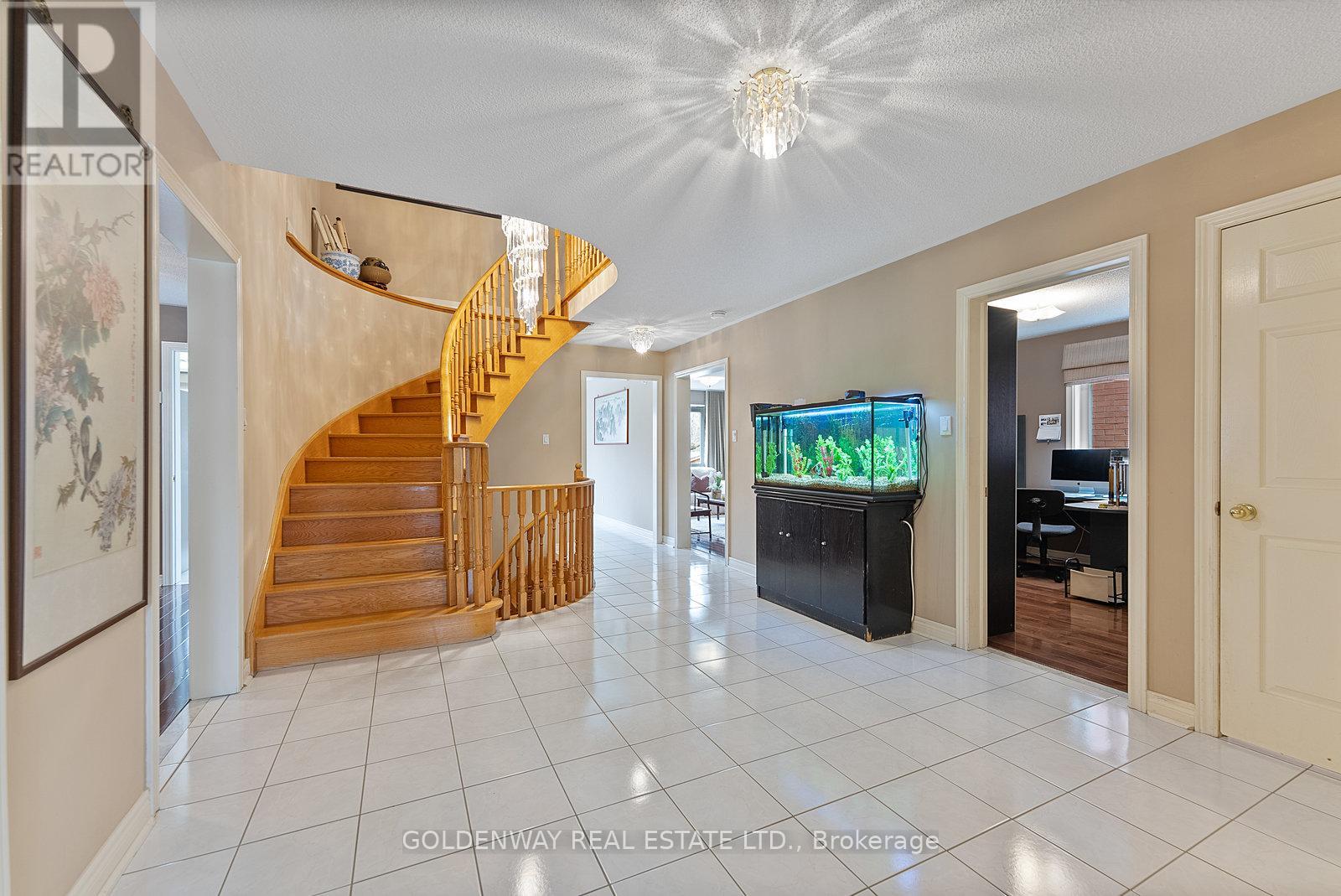6 Loyal Blue Crescent, Richmond Hill, Ontario  L4S 1A2 - Photo 6 - N12059406
