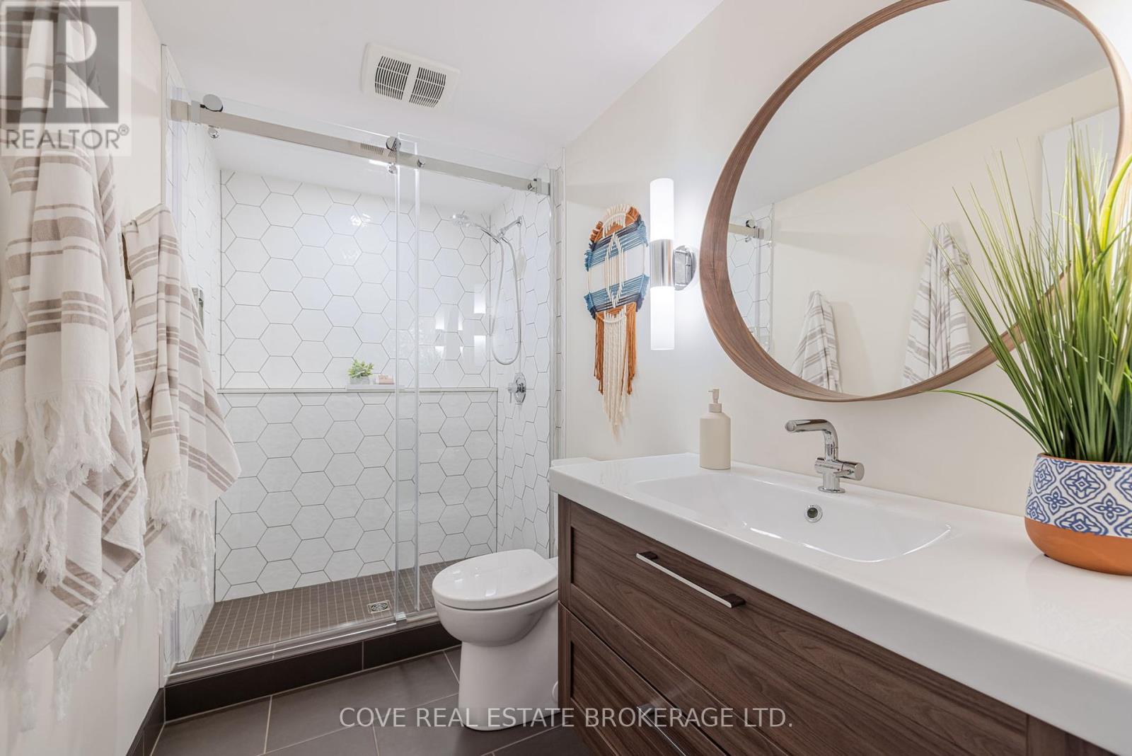 Photo 32 of 48 for 354 Glenrose Drive