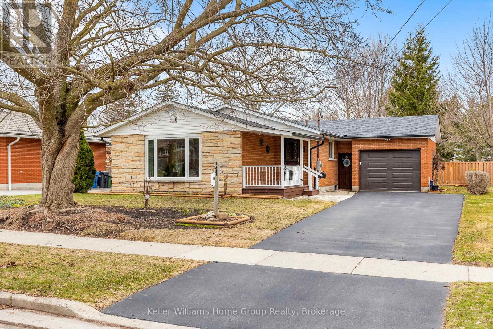 Property at 9 SUNNYLEA CRESCENT image 1