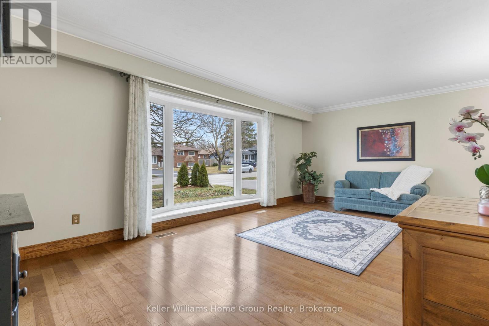 Property at 9 SUNNYLEA CRESCENT image 5