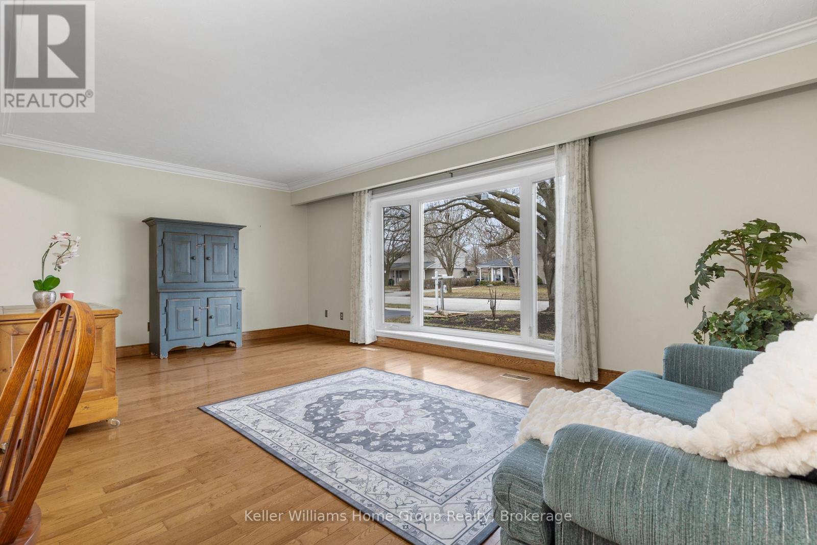 9 Sunnylea Crescent, Guelph, Ontario  N1E 1W5 - Photo 6 - X12061613