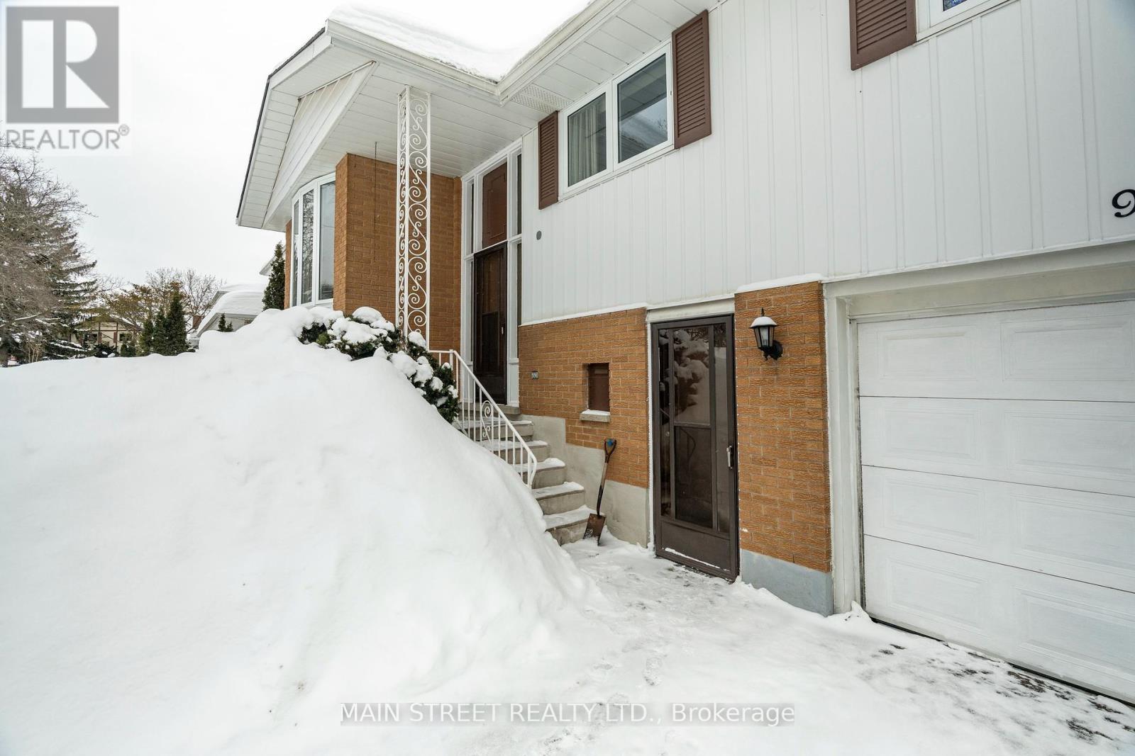Property at 92 QUEENSTON CRESCENT image 5