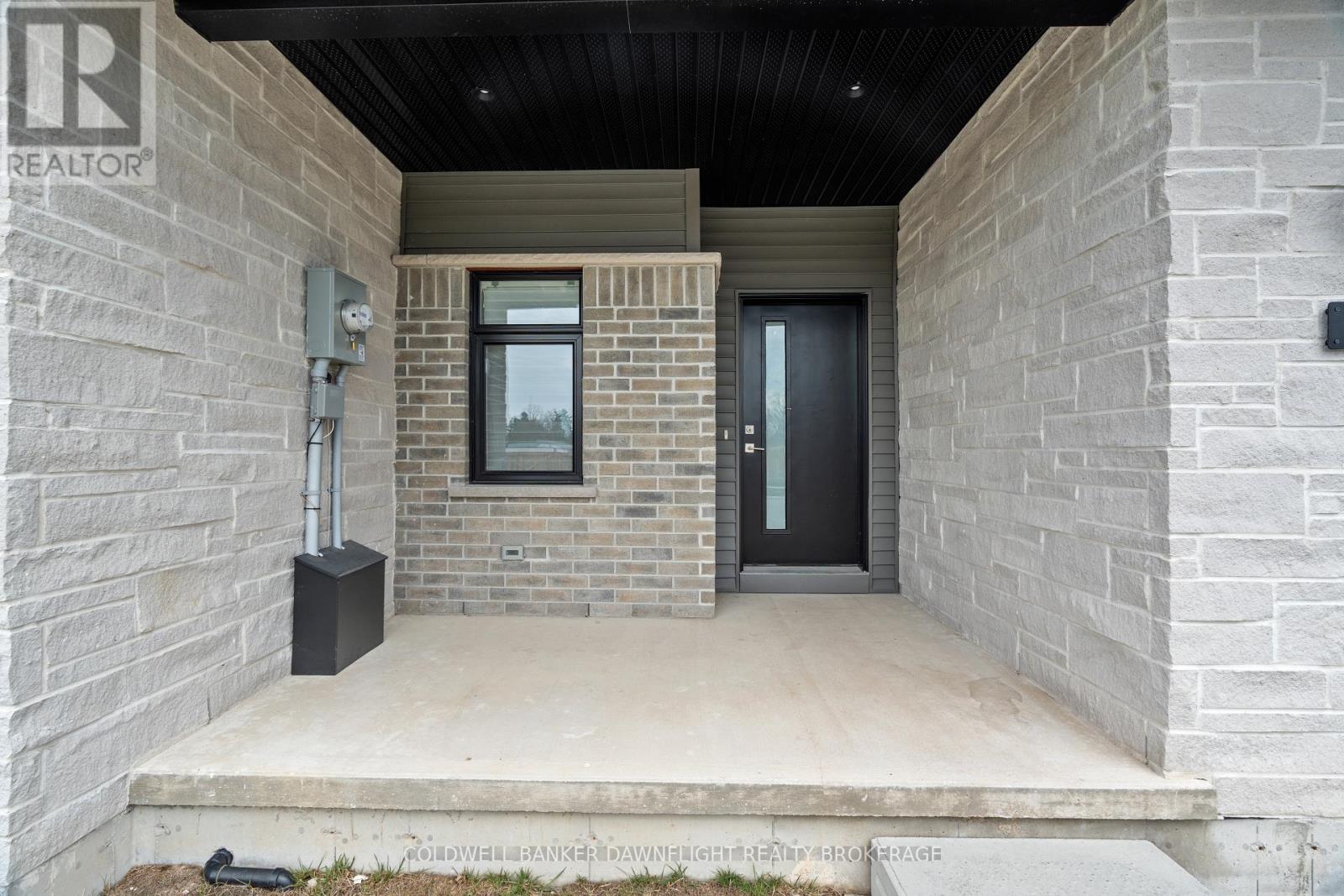 592 Albert Street, South Huron, Ontario  N0M 1S1 - Photo 5 - X12014788