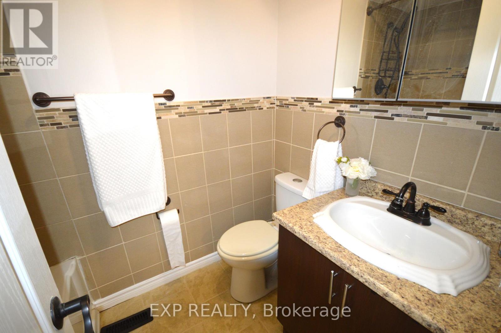 10 - 18 Moregate Crescent, Brampton, Ontario  L6S 3K9 - Photo 11 - W12061787