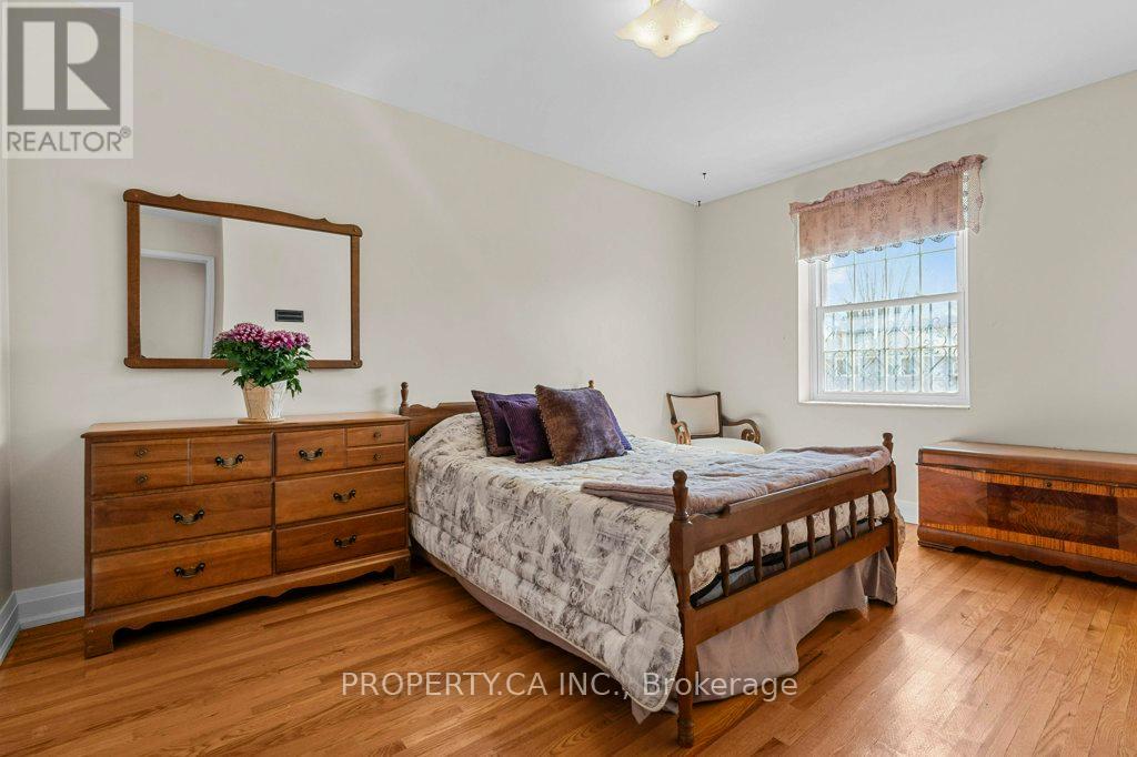 4367 Kerry Drive, Burlington, Ontario  L7L 1W2 - Photo 17 - W12061802