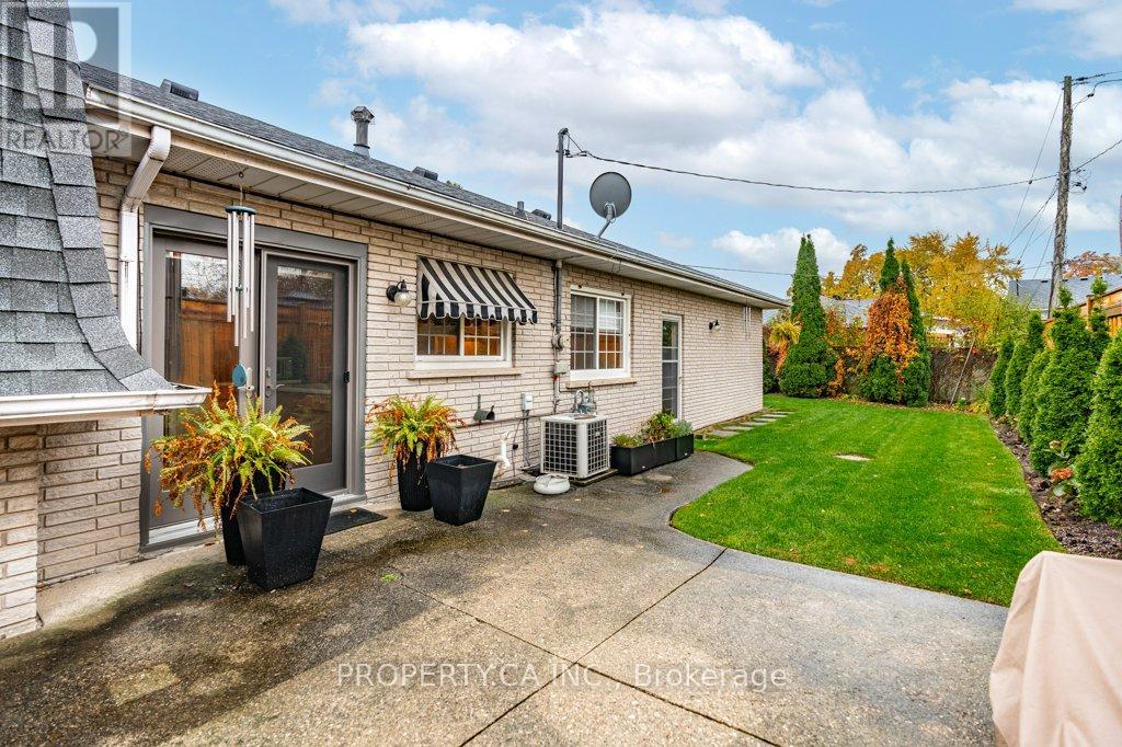 4367 Kerry Drive, Burlington, Ontario  L7L 1W2 - Photo 25 - W12061802