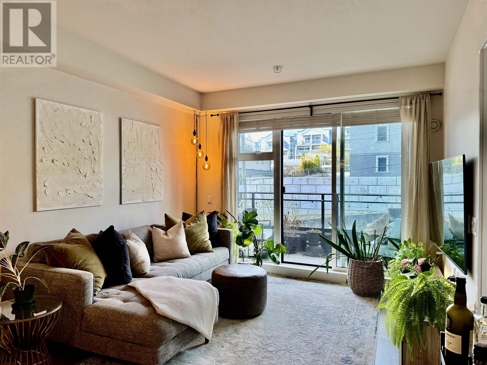 315 1012 Auckland Street, New Westminster, British Columbia  V3M 0M3 - Photo 2 - R2984063