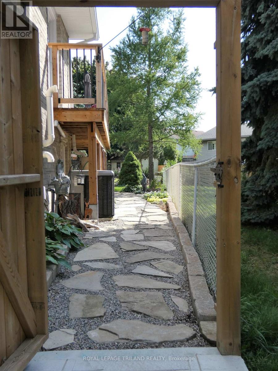 Property at 64 BLANCHARD CRESCENT image 3
