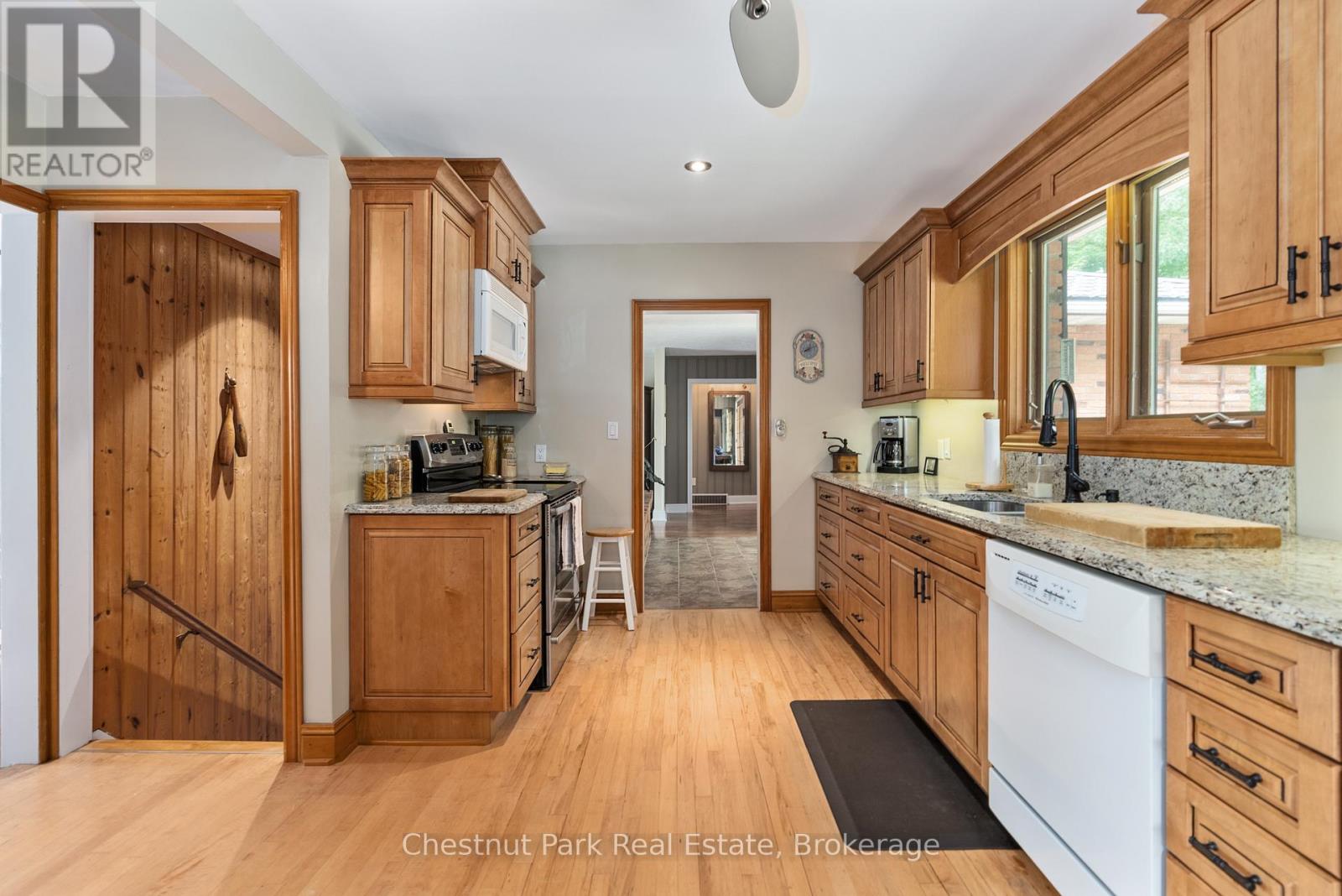 652 North Waseosa Lake Road, Huntsville, Ontario  P1H 2J4 - Photo 7 - X12030812