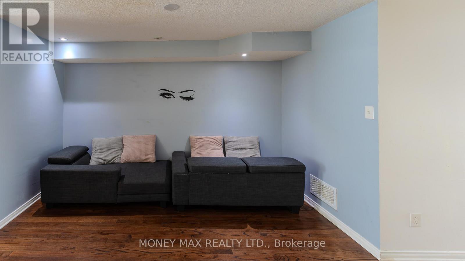 Property at 39 CHESAPEAKE CRESCENT image 3