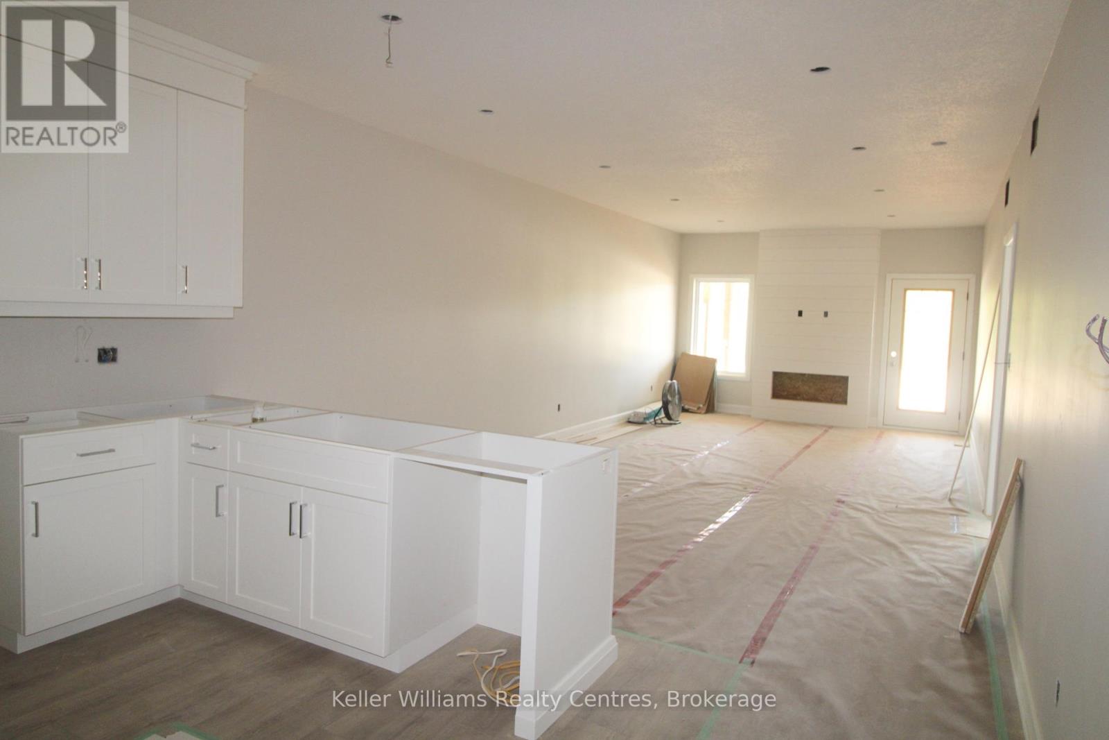 738 18th Street, Hanover, Ontario  N4N 0C7 - Photo 3 - X12061910